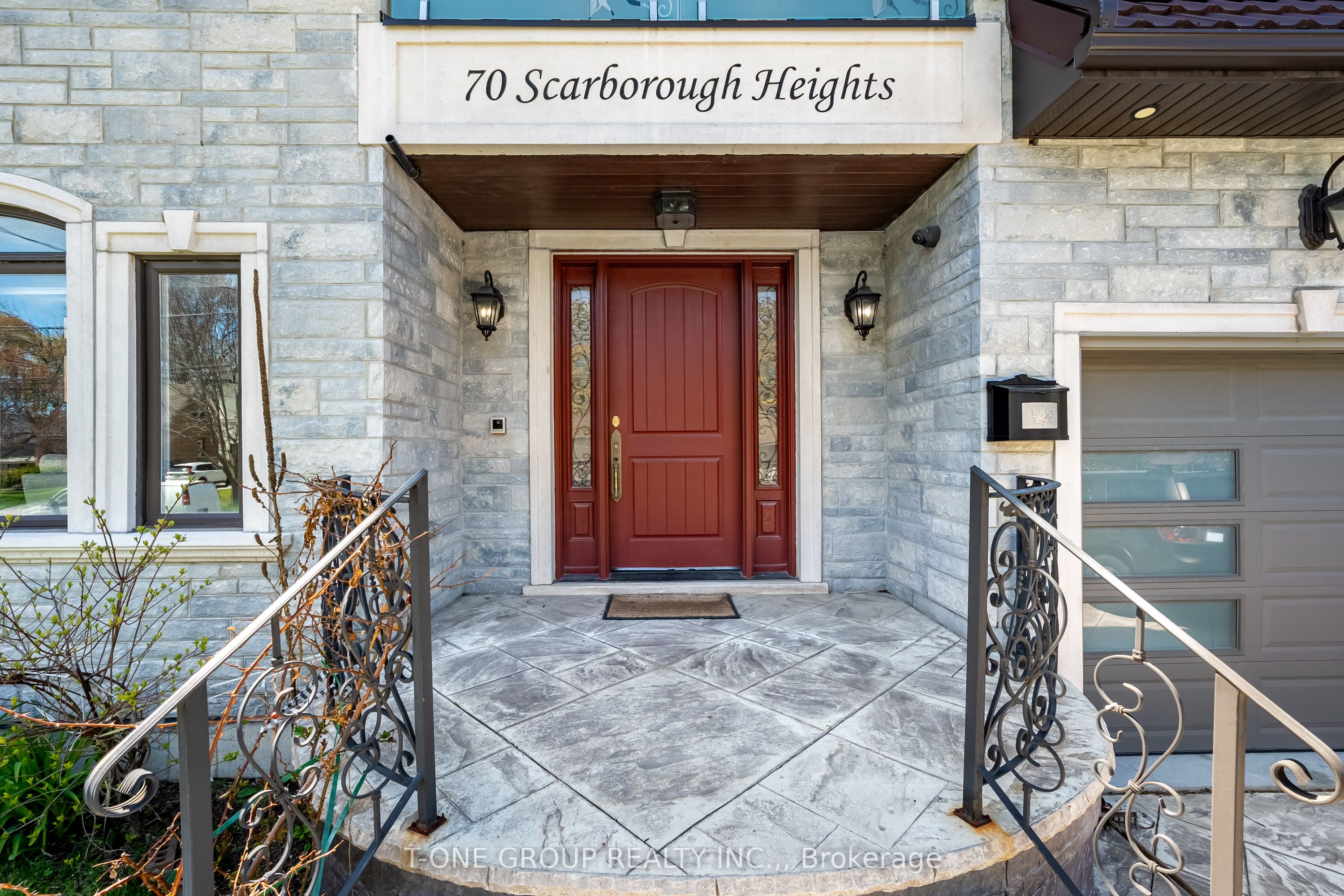 70 Scarborough Heights Boulevard, Toronto, ON M1M 2V4 photo 3
