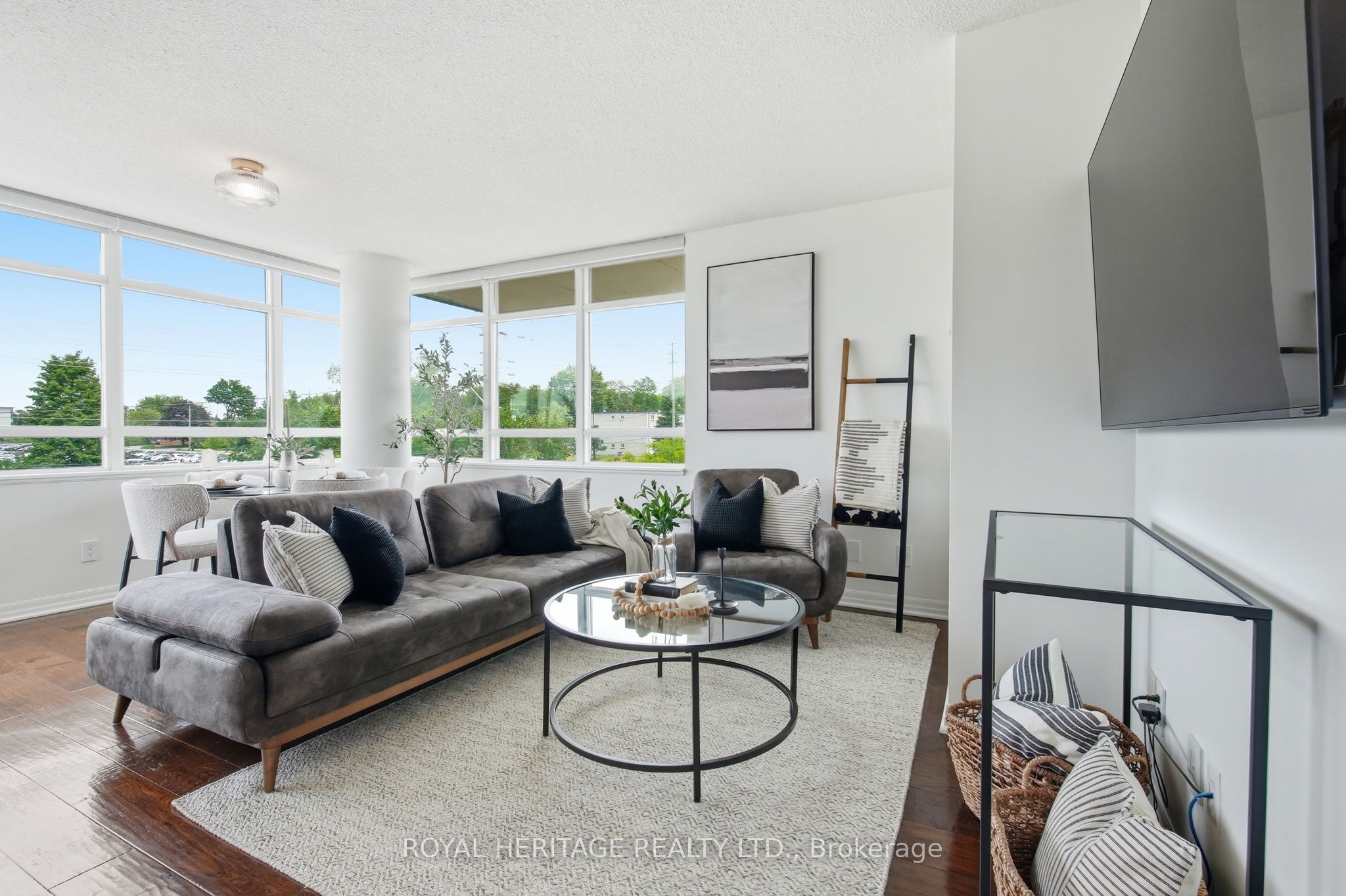 1600 Charles Street 311, Whitby, ON L1N 0G4