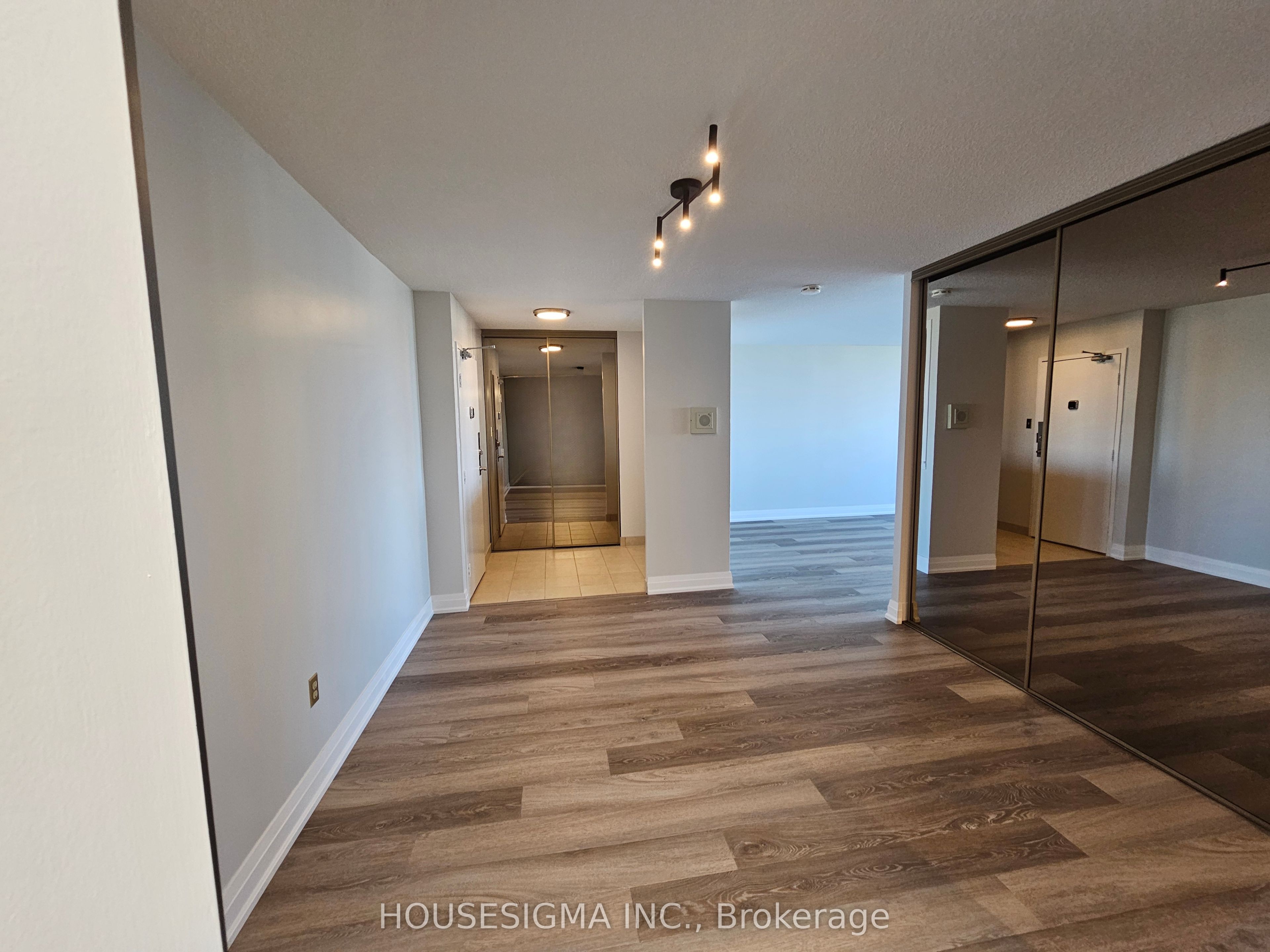 55 Huntingdale Boulevard 1804, Toronto, ON M1W 2N9 photo 3