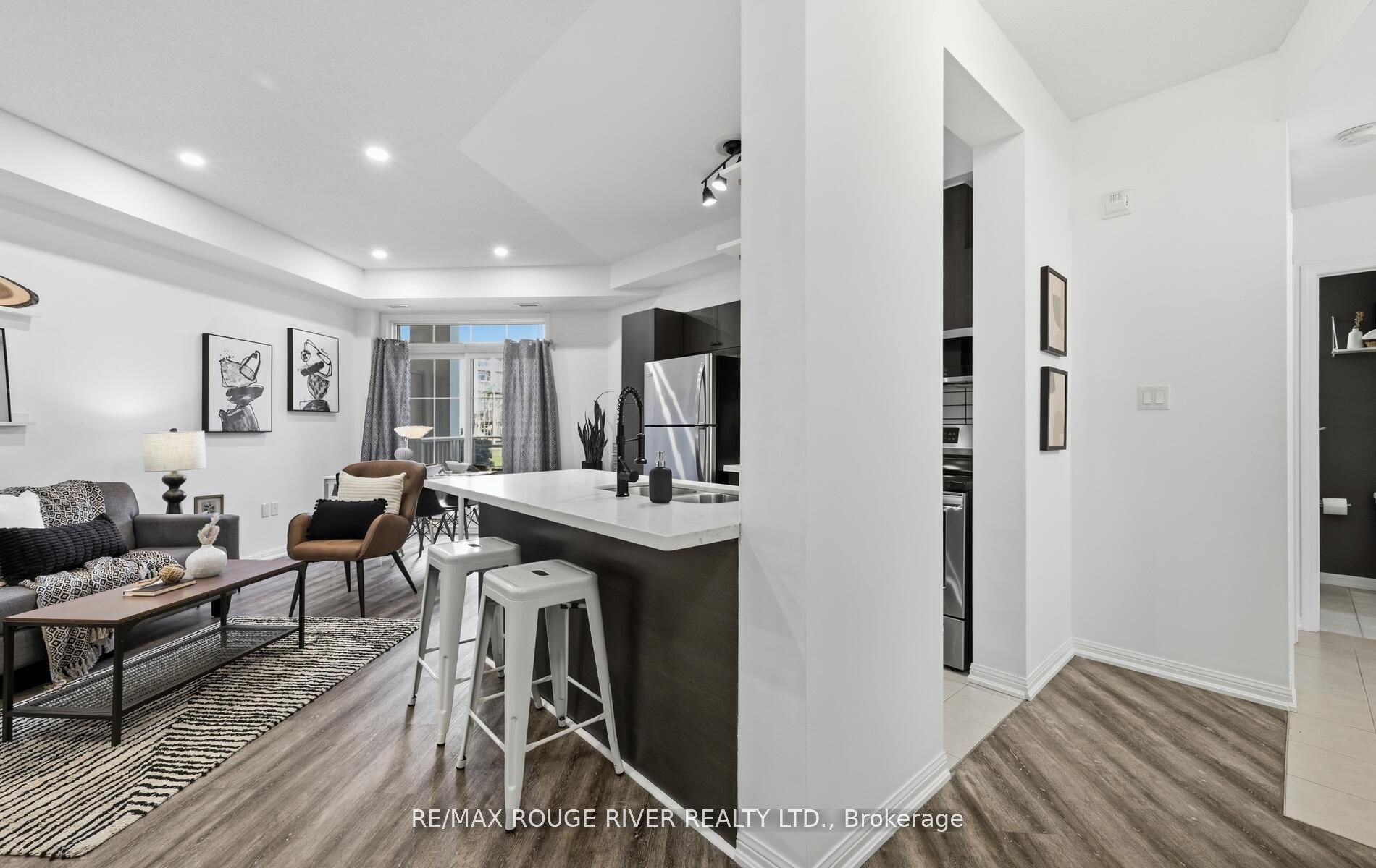84 Aspen Springs Drive 106, Clarington, ON L1C 0V3 photo 4