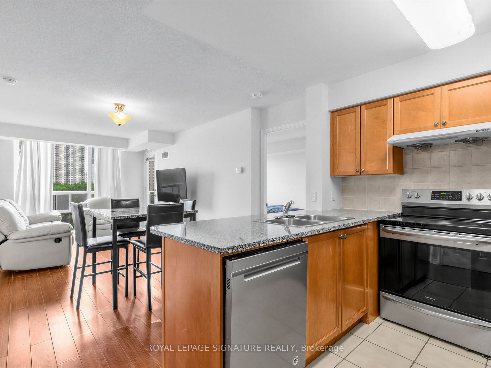 68 Grangeway Avenue 1512, Toronto, ON M1H 0A1 photo 5