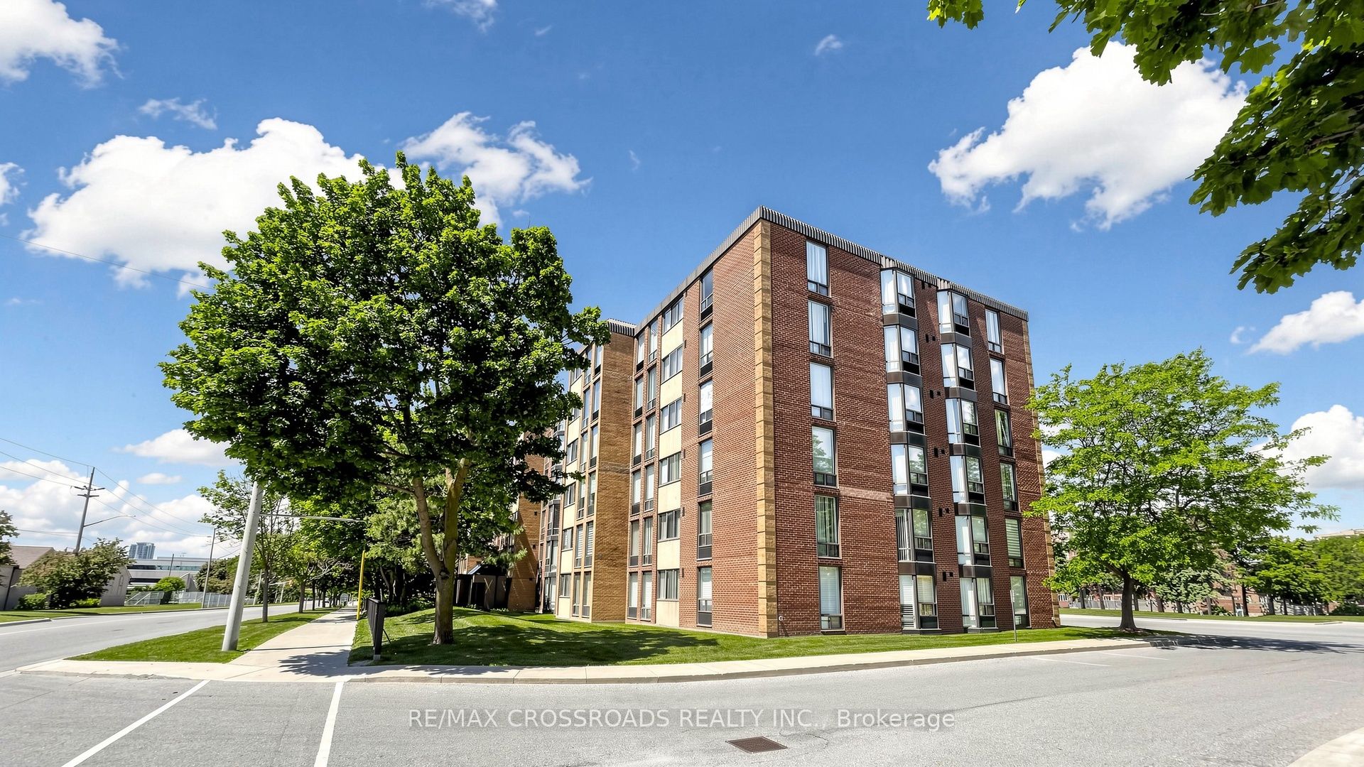1530 Pickering Parkway 206, Pickering, ON L1V 3V8 photo 2