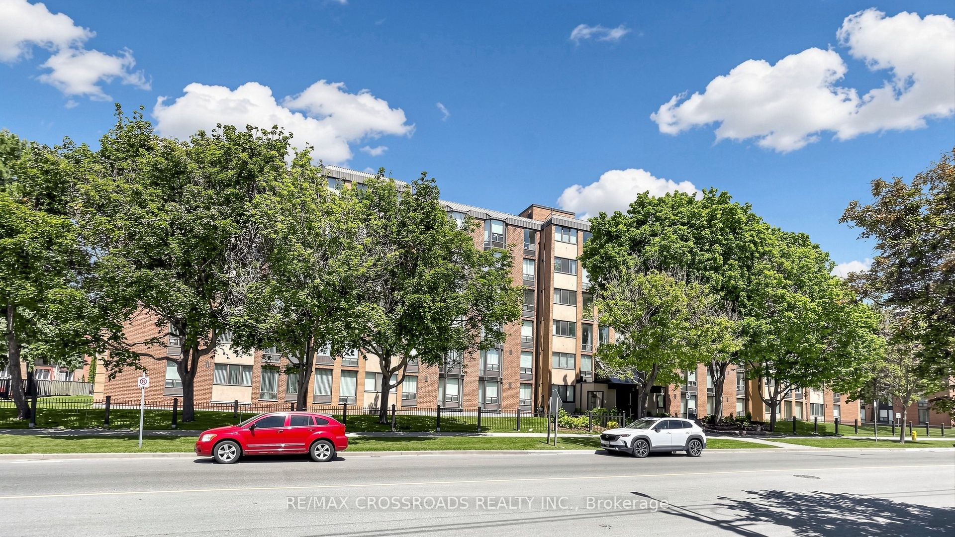 1530 Pickering Parkway 206, Pickering, ON L1V 3V8 photo 3