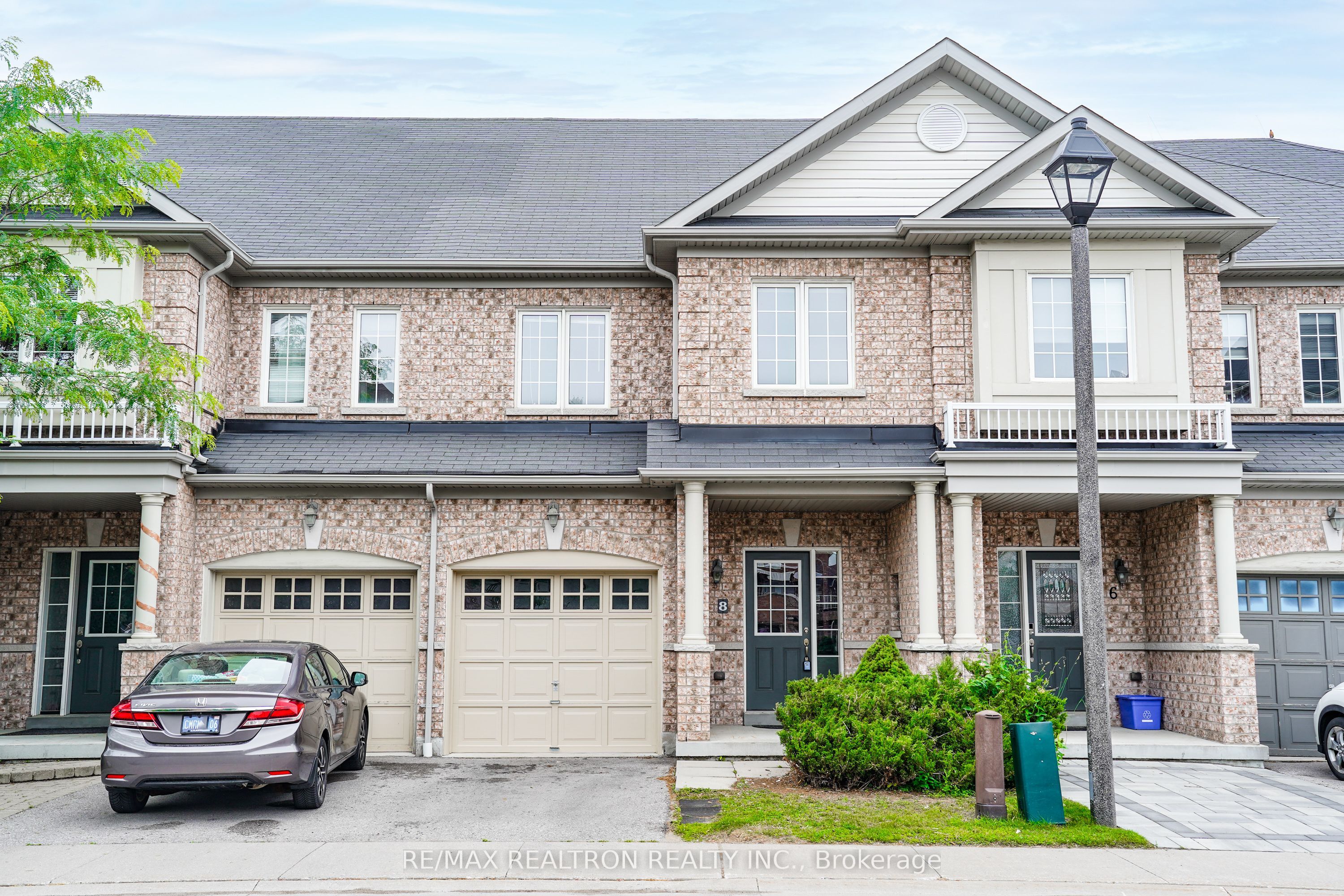 8 Maidstone Way, Whitby, ON L1R 0L7