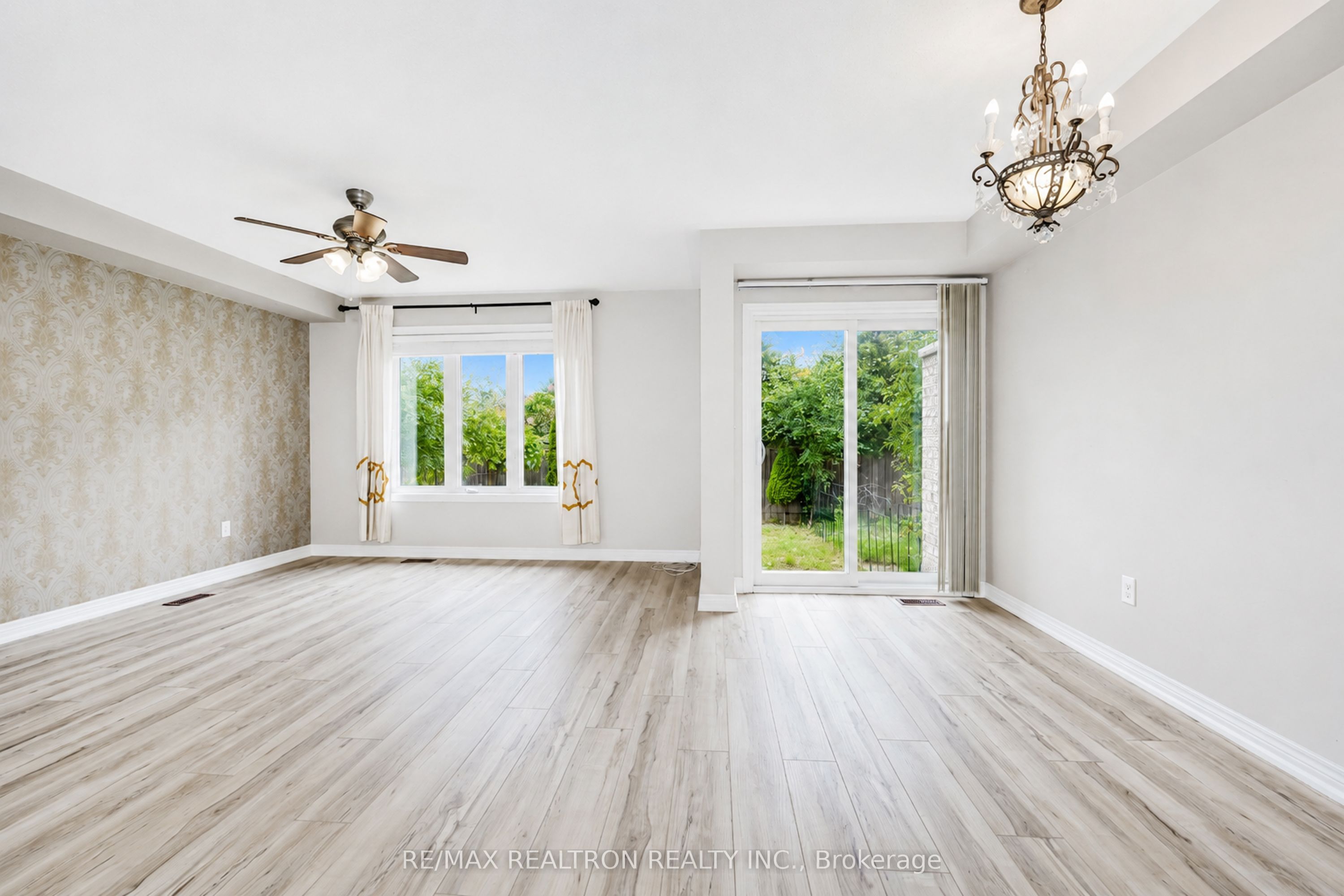 8 Maidstone Way, Whitby, ON L1R 0L7 photo 4