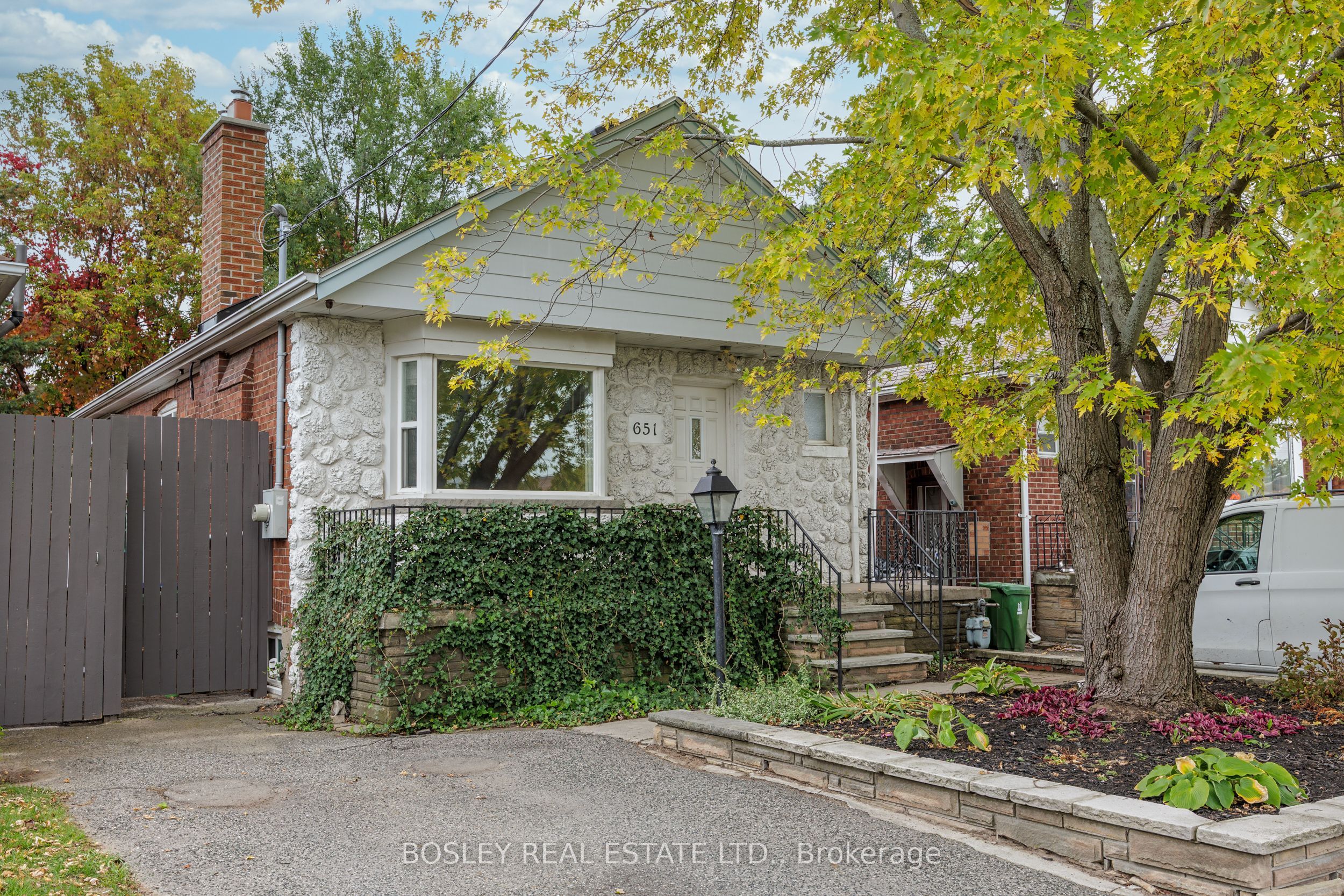 651 Cosburn Avenue, Toronto, ON M4C 2V1