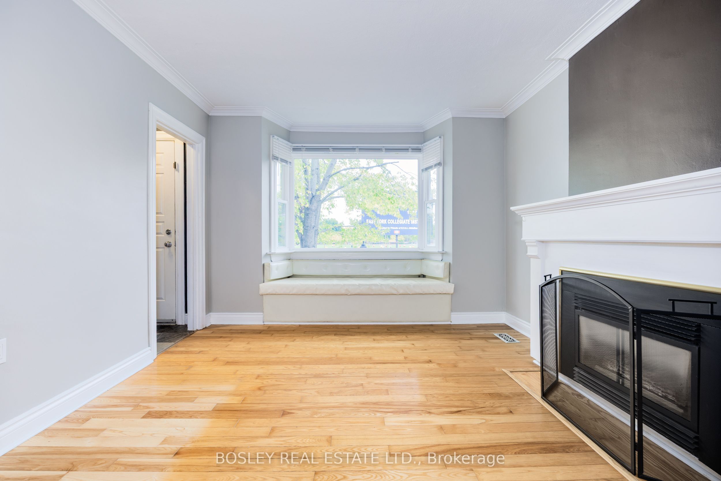 651 Cosburn Avenue, Toronto, ON M4C 2V1 photo 4