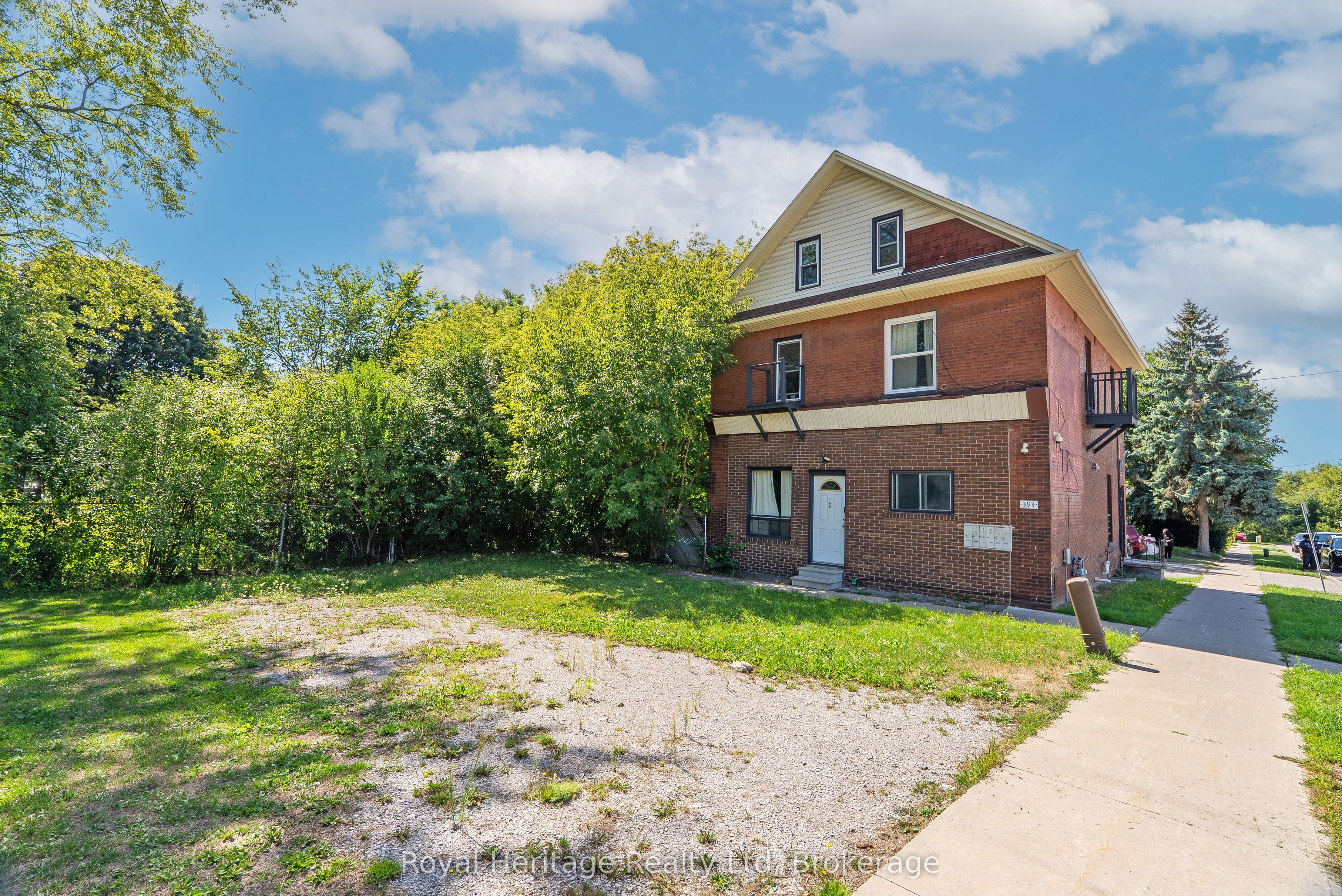 394 Centre Street S, Oshawa, ON L1H 4B9 photo 2