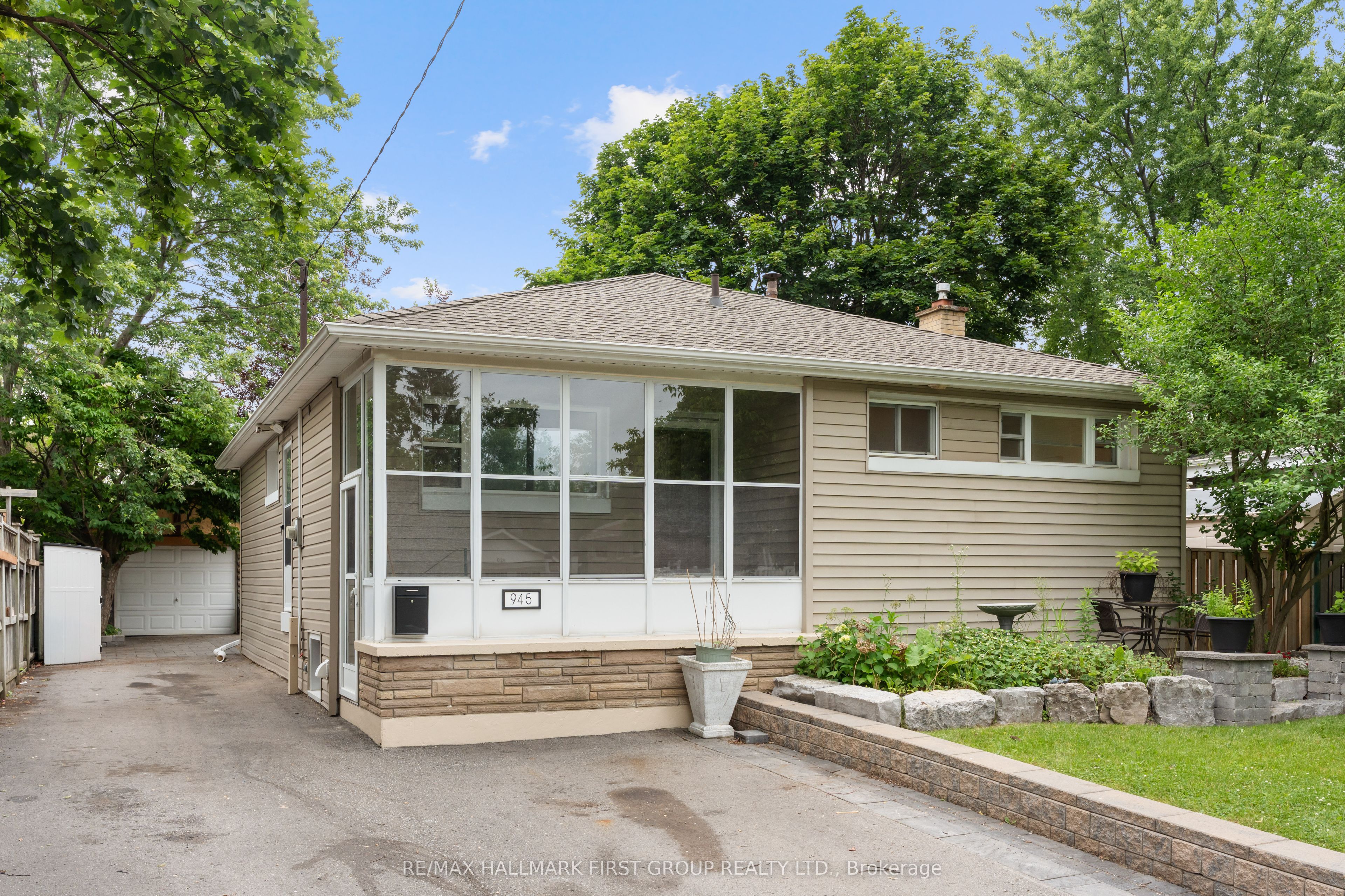 945 Donovan Crescent, Whitby, ON L1N 3G4 photo 2