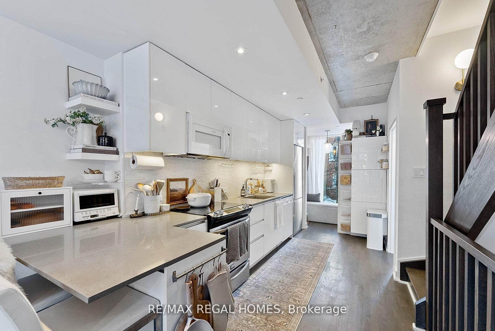 1238 Dundas Street E TH110, Toronto, ON M4M 0C6 photo 2