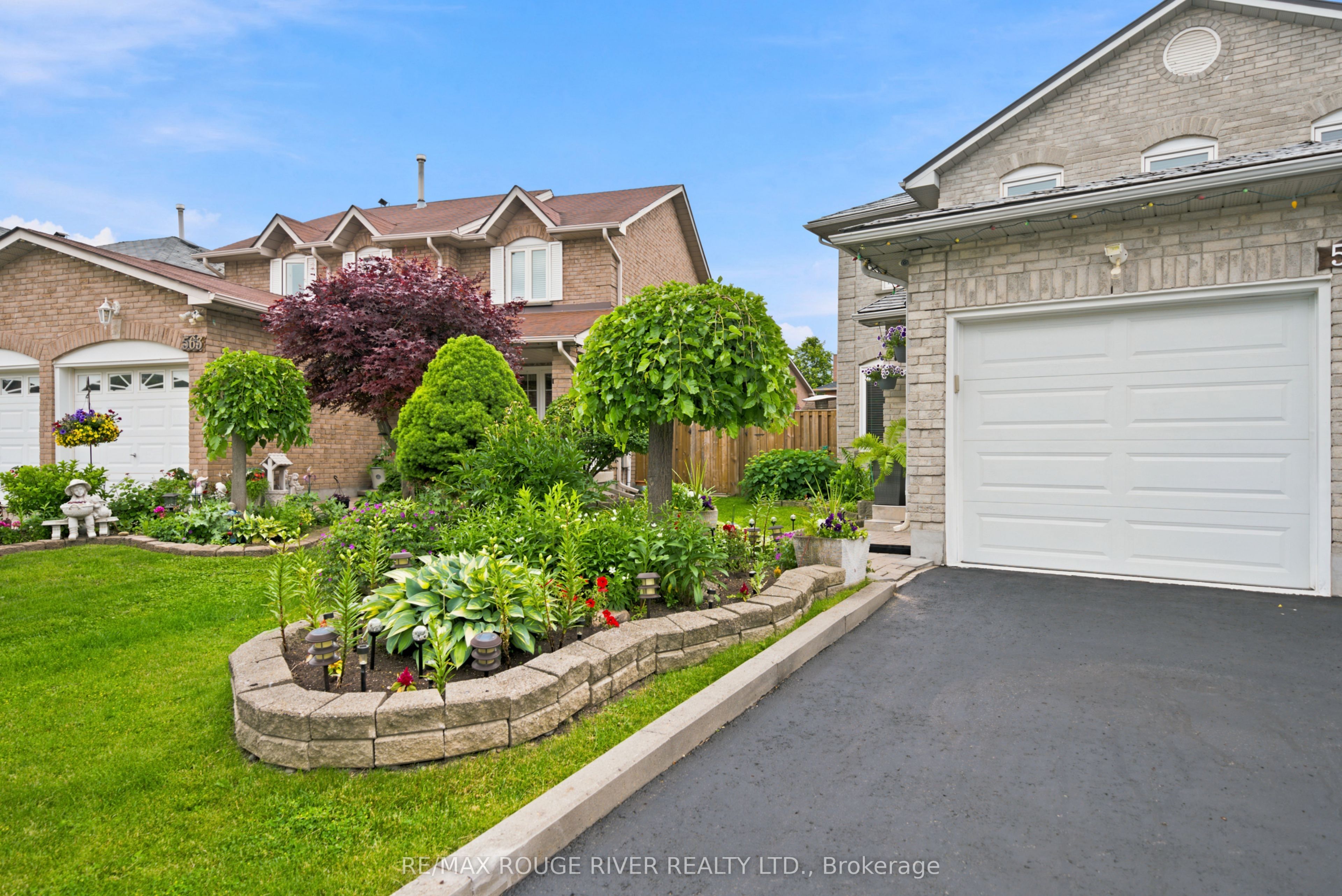 561 Cattail Court, Pickering, ON L1V 6A2 photo 2