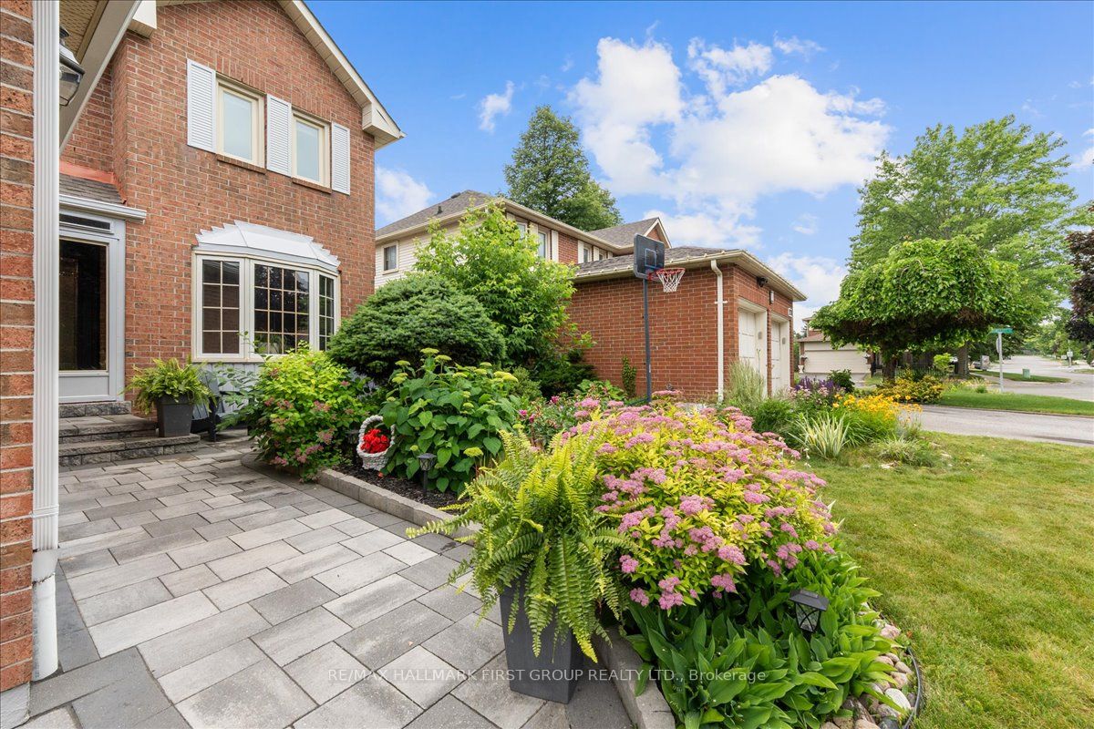 1276 Maple Ridge Drive, Pickering, ON L1X 1H5 photo 3