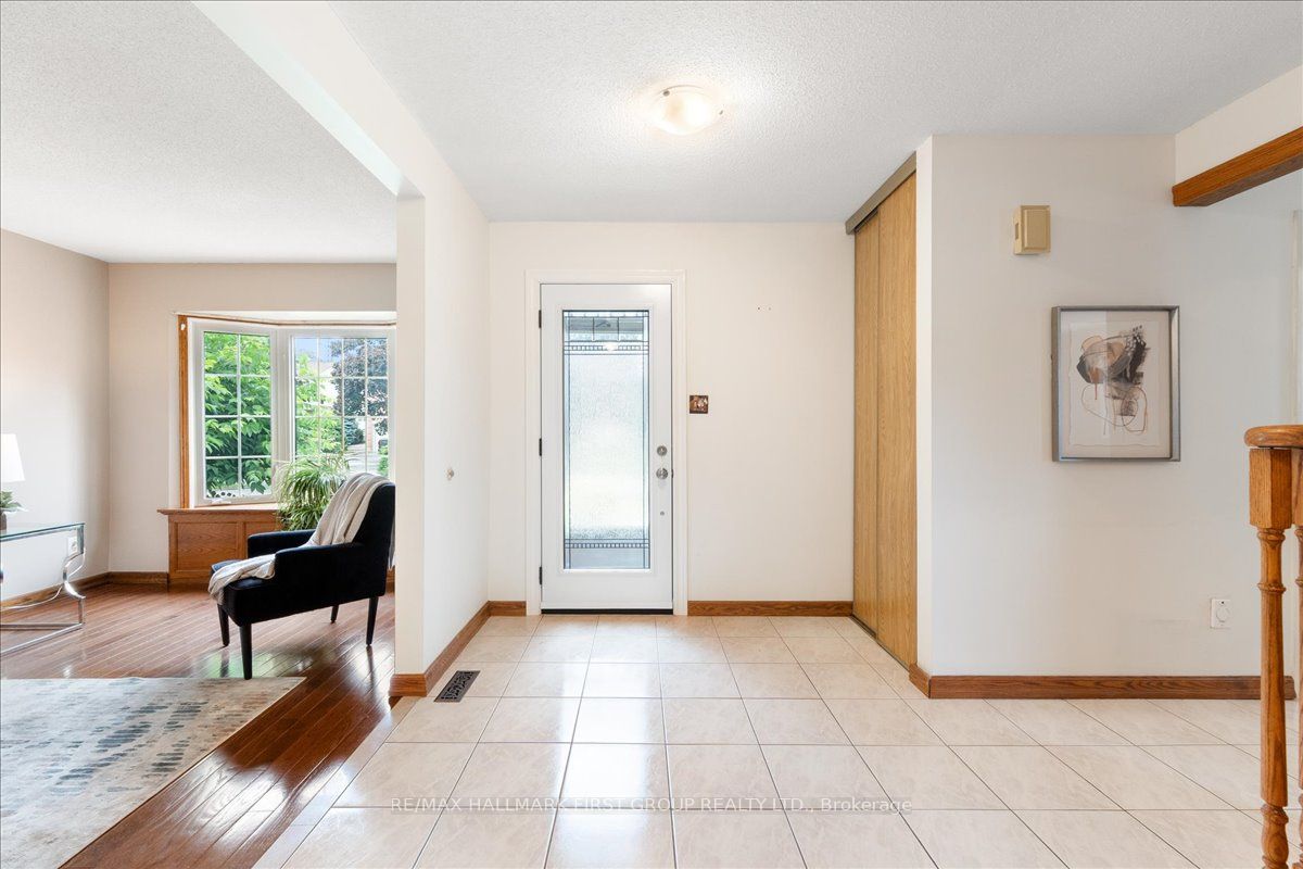 1276 Maple Ridge Drive, Pickering, ON L1X 1H5 photo 5