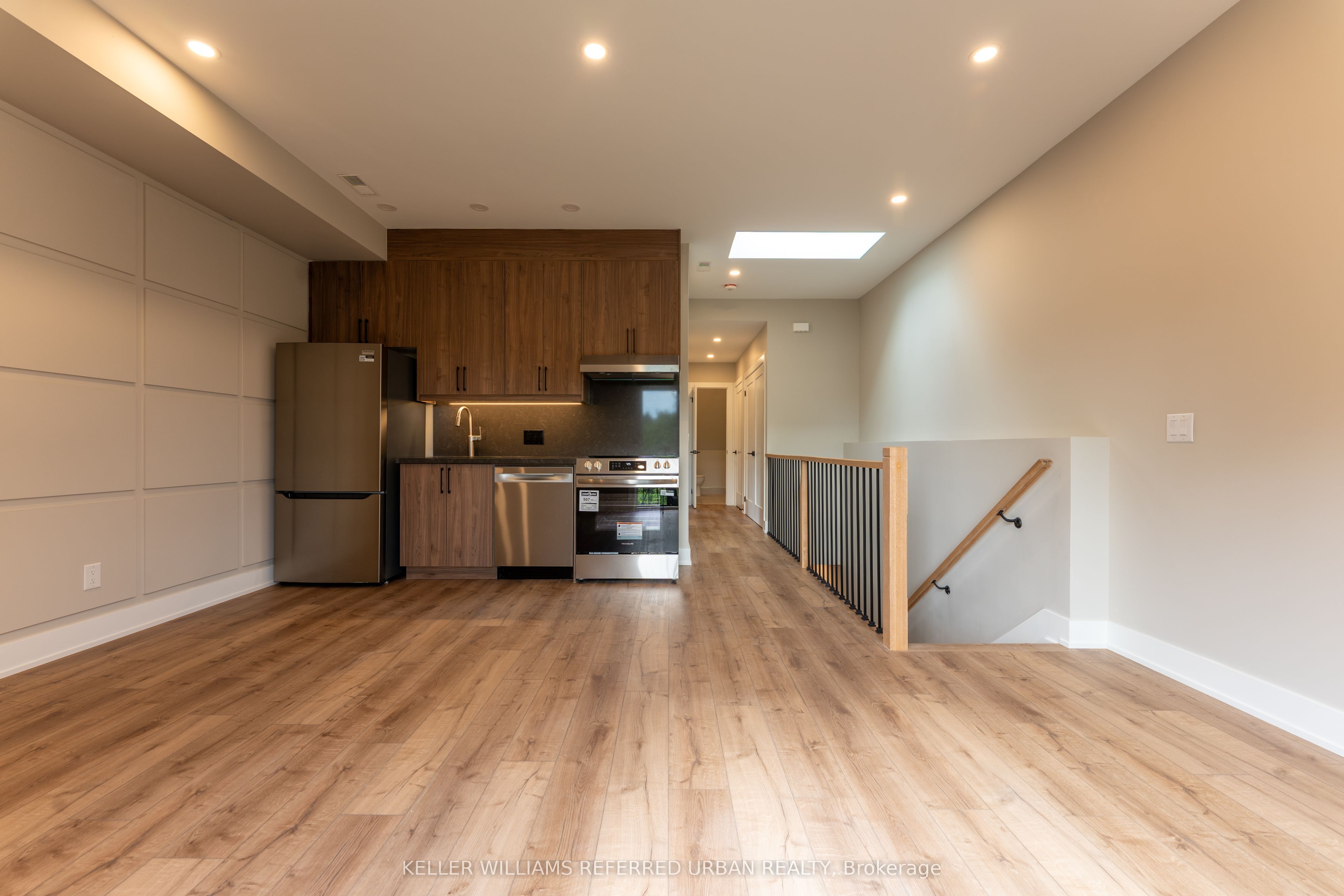 352 Jones Avenue 4, Toronto, ON M4J 3G3 photo 3