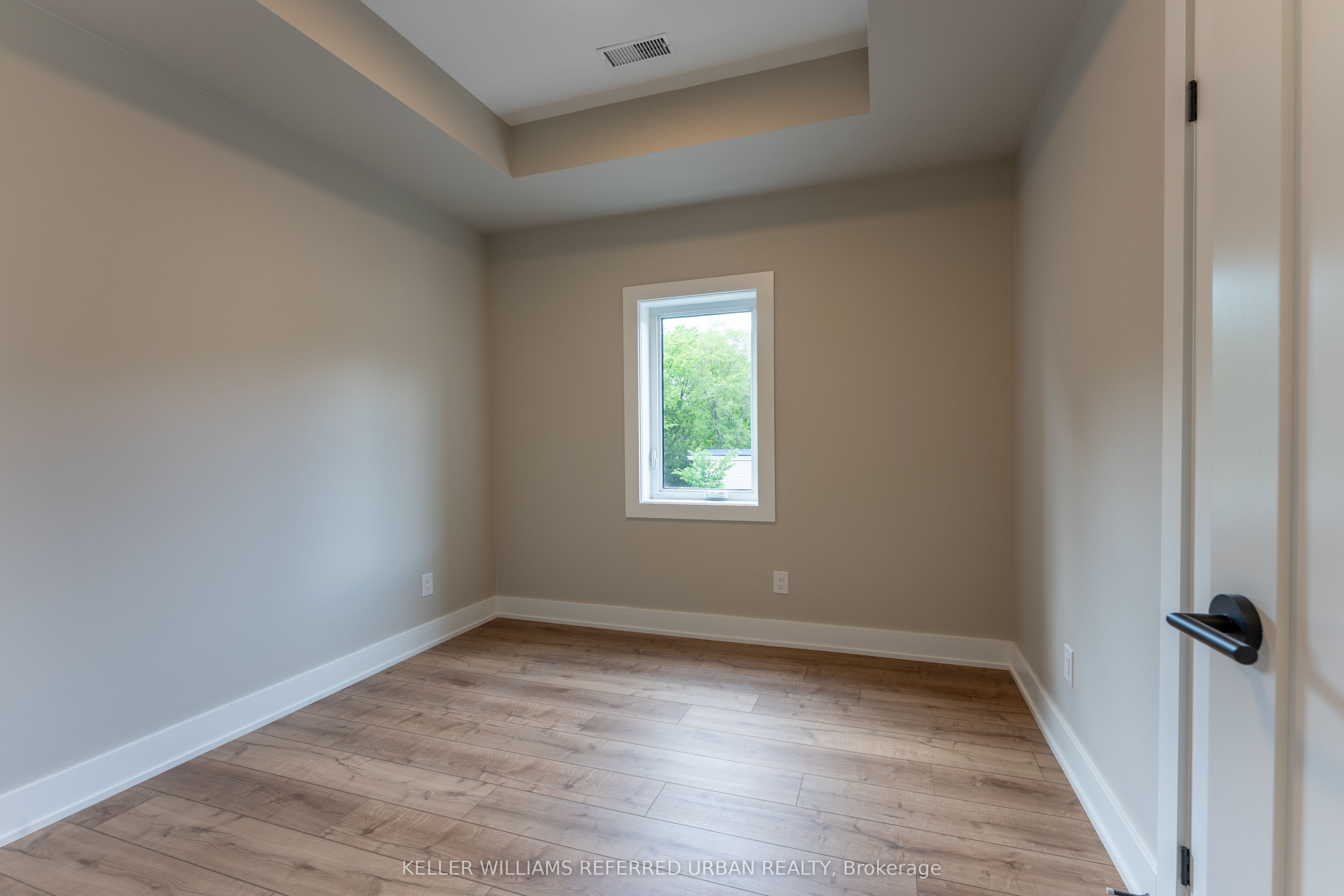 352 Jones Avenue 4, Toronto, ON M4J 3G3 photo 5