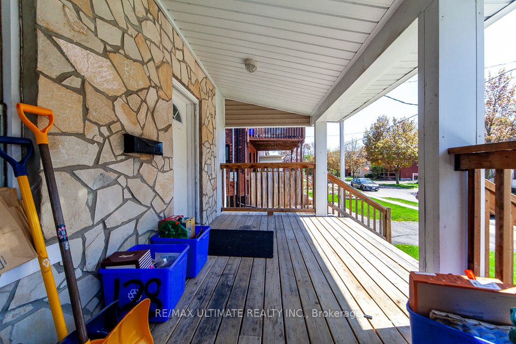 128 Elgin Street E, Oshawa, ON L1G 1T3 photo 3