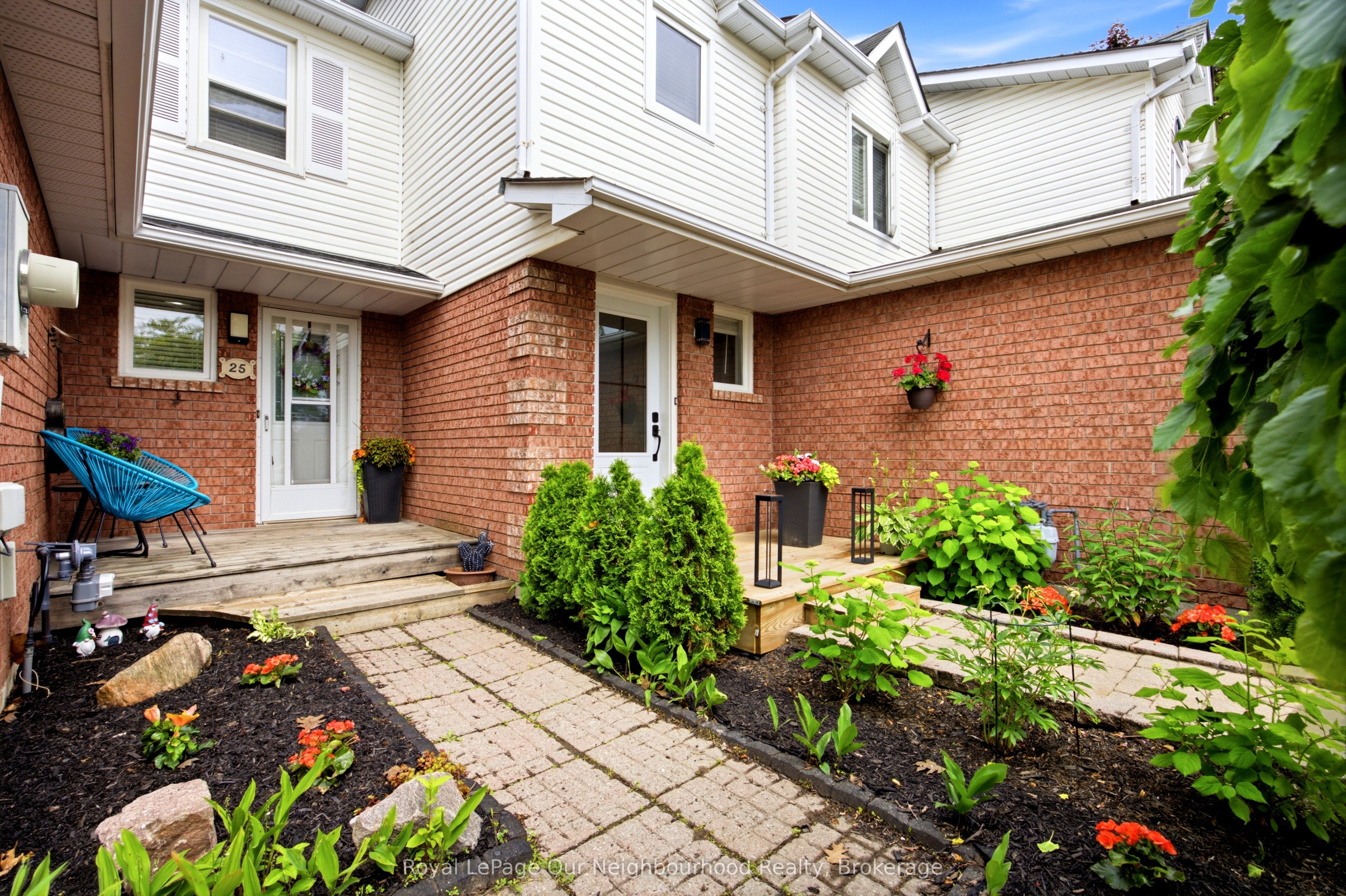 25 Hanning Court, Clarington, ON L1C 4R3 photo 2