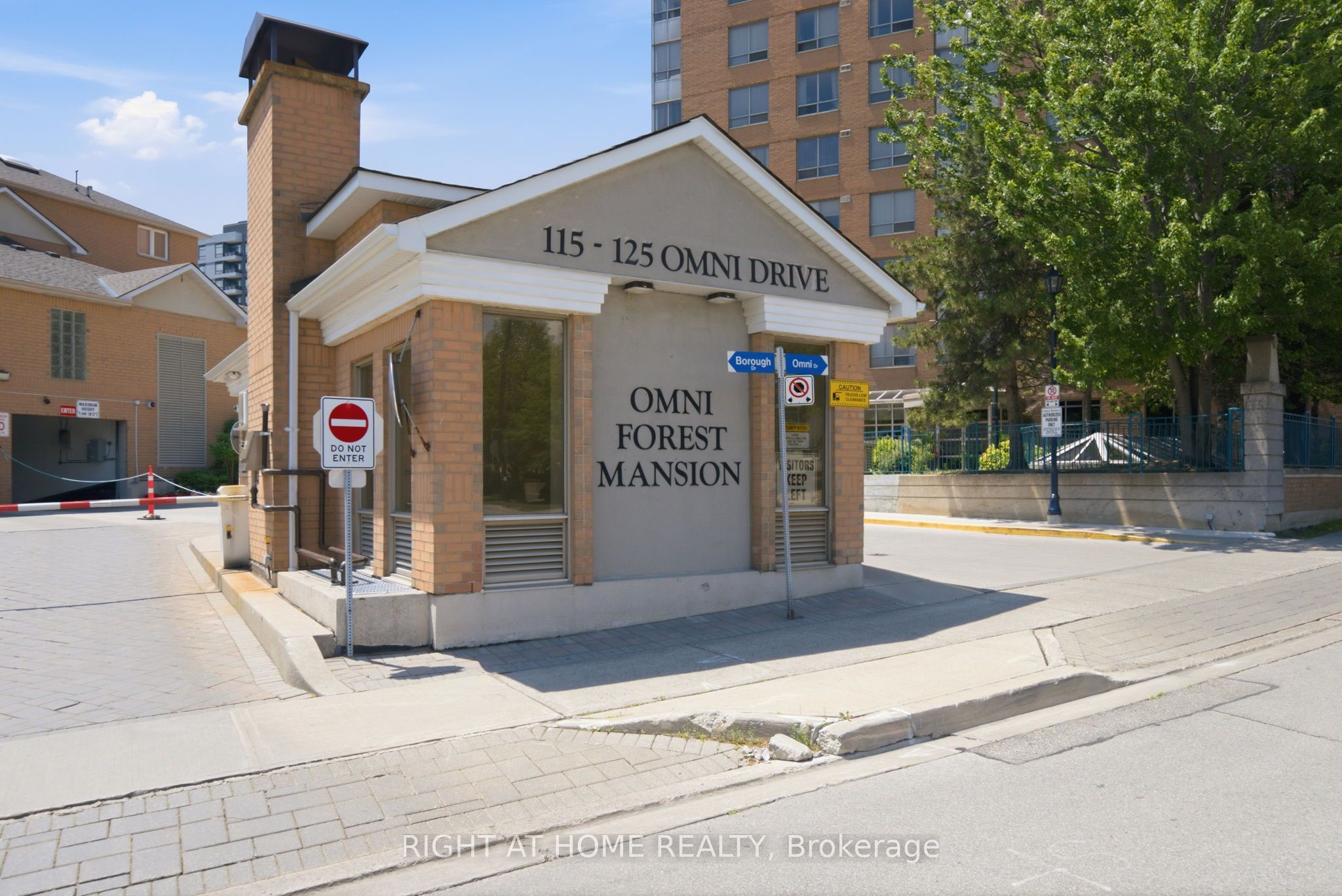 117 Omni Drive 25, Toronto, ON M1P 5A5