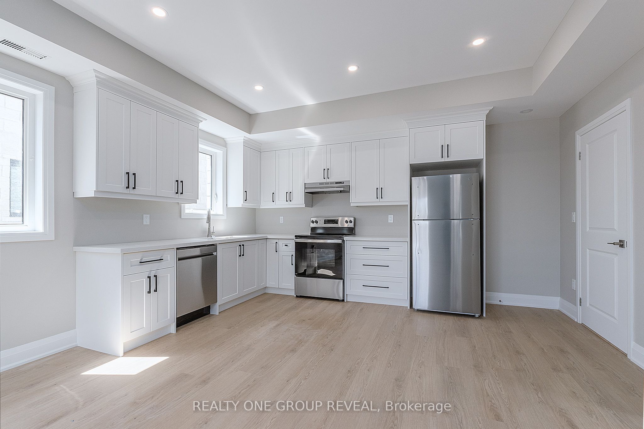 223 Grenfell Street Unit 2, Oshawa, ON L1J 4W3 photo 2