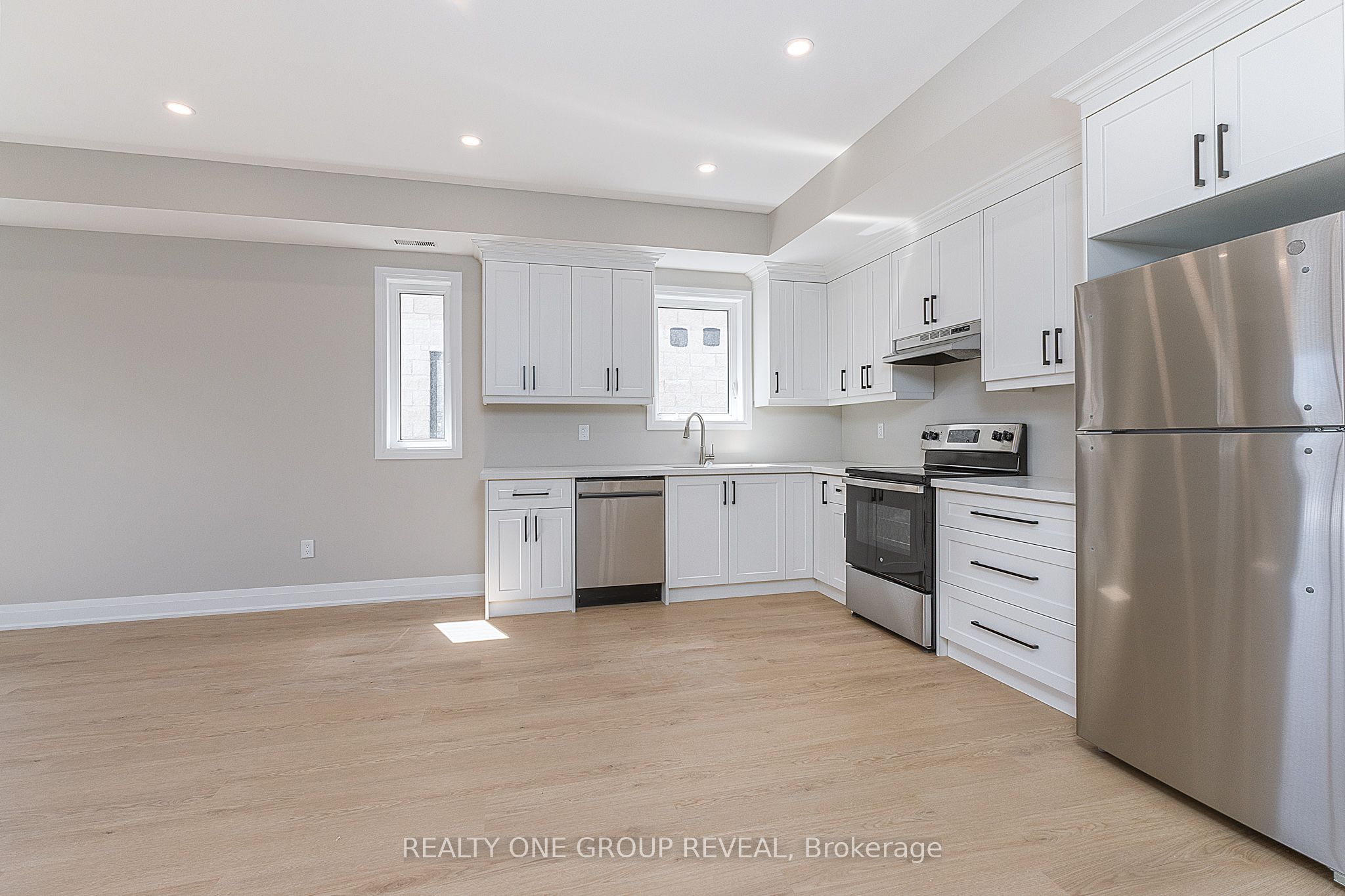223 Grenfell Street Unit 2, Oshawa, ON L1J 4W3 photo 3