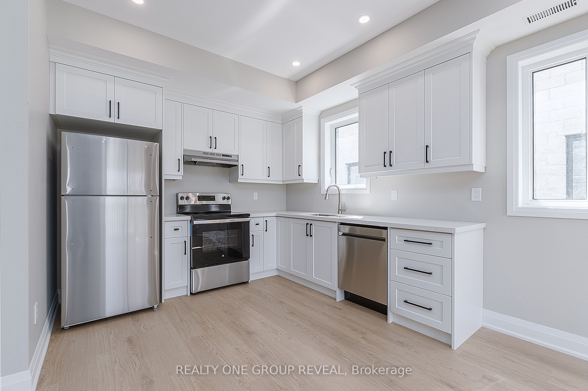 223 Grenfell Street Unit 3, Oshawa, ON L1J 4W3 photo 3