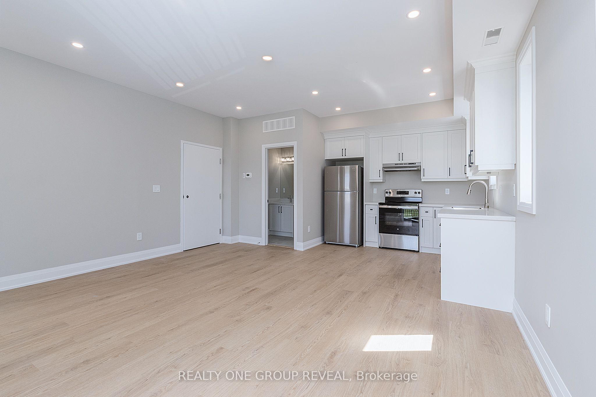 223 Grenfell Street Unit 3, Oshawa, ON L1J 4W3 photo 4