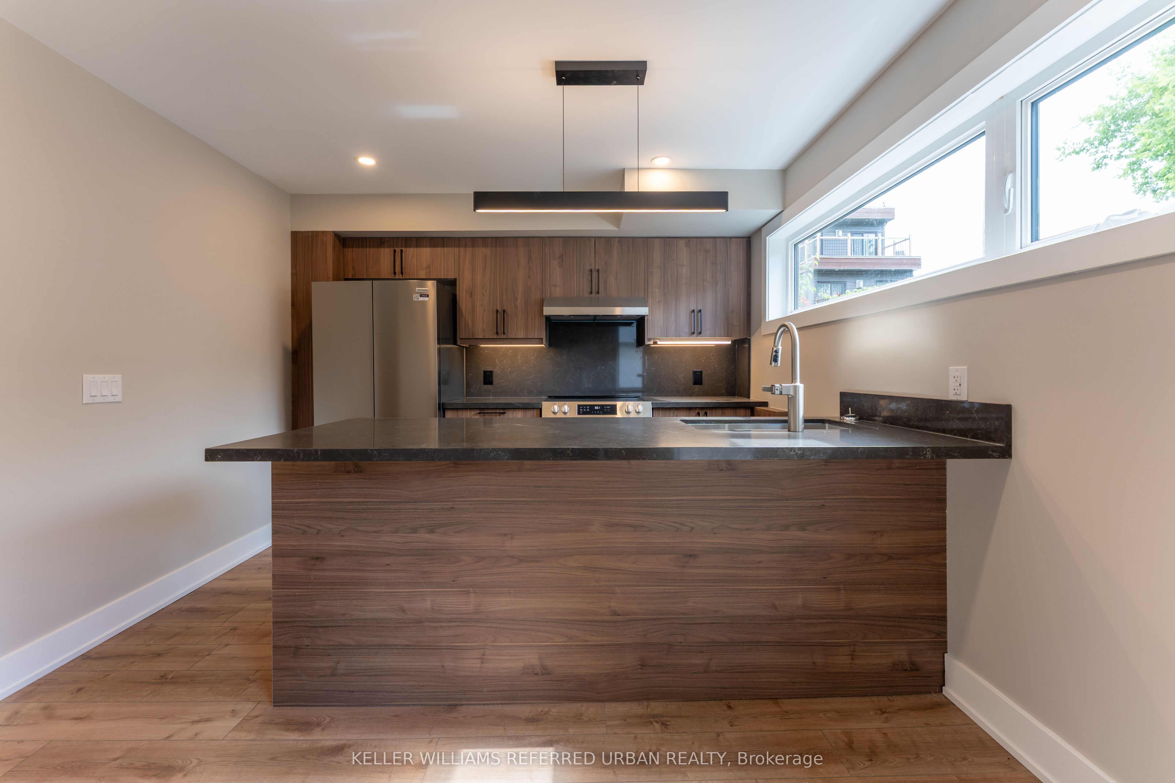 352 Jones Avenue 5, Toronto, ON M4J 3G3 photo 2