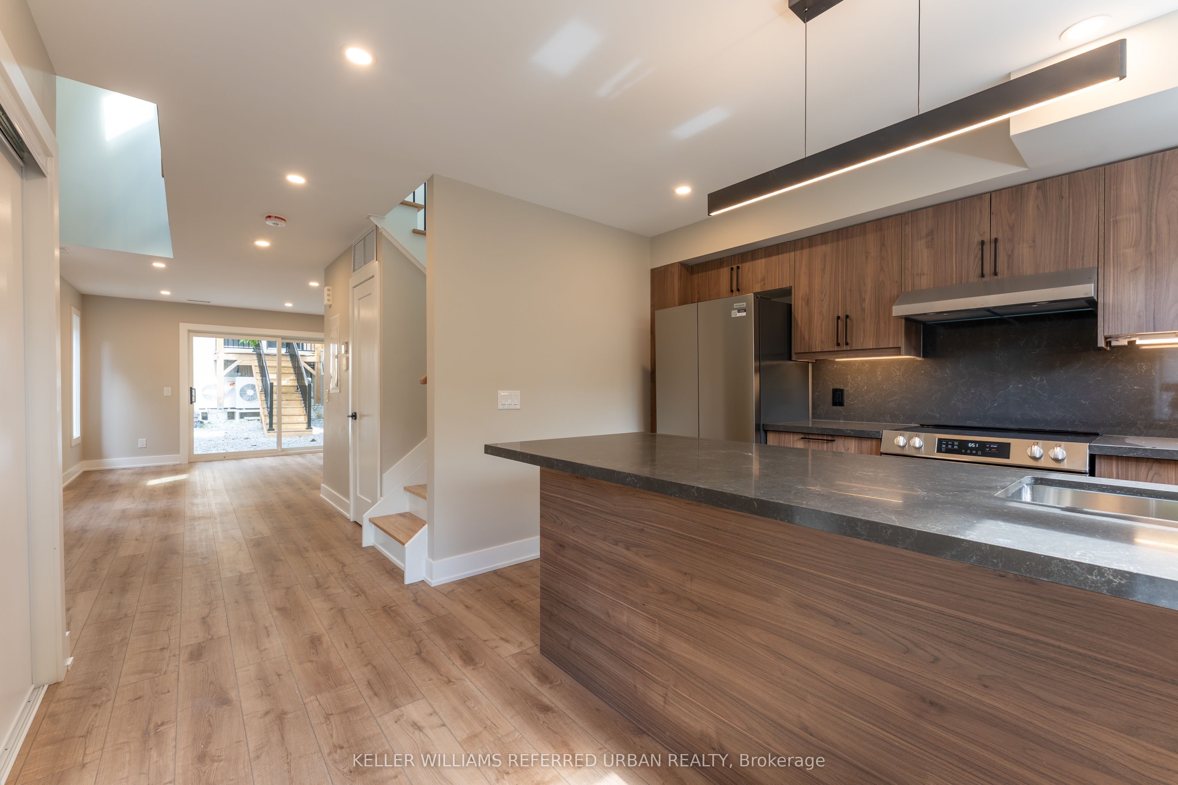 352 Jones Avenue 5, Toronto, ON M4J 3G3 photo 3