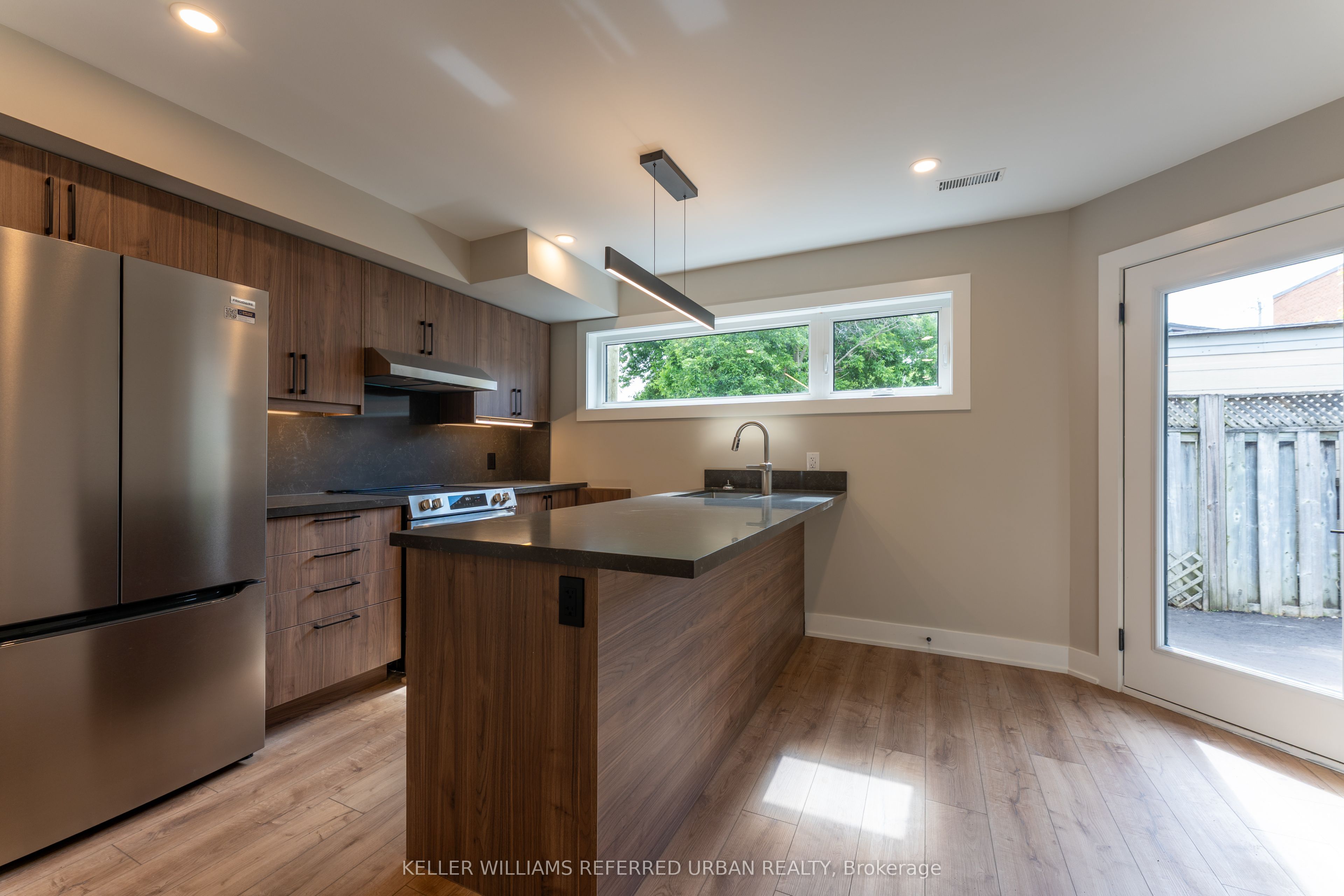 352 Jones Avenue 5, Toronto, ON M4J 3G3 photo 4