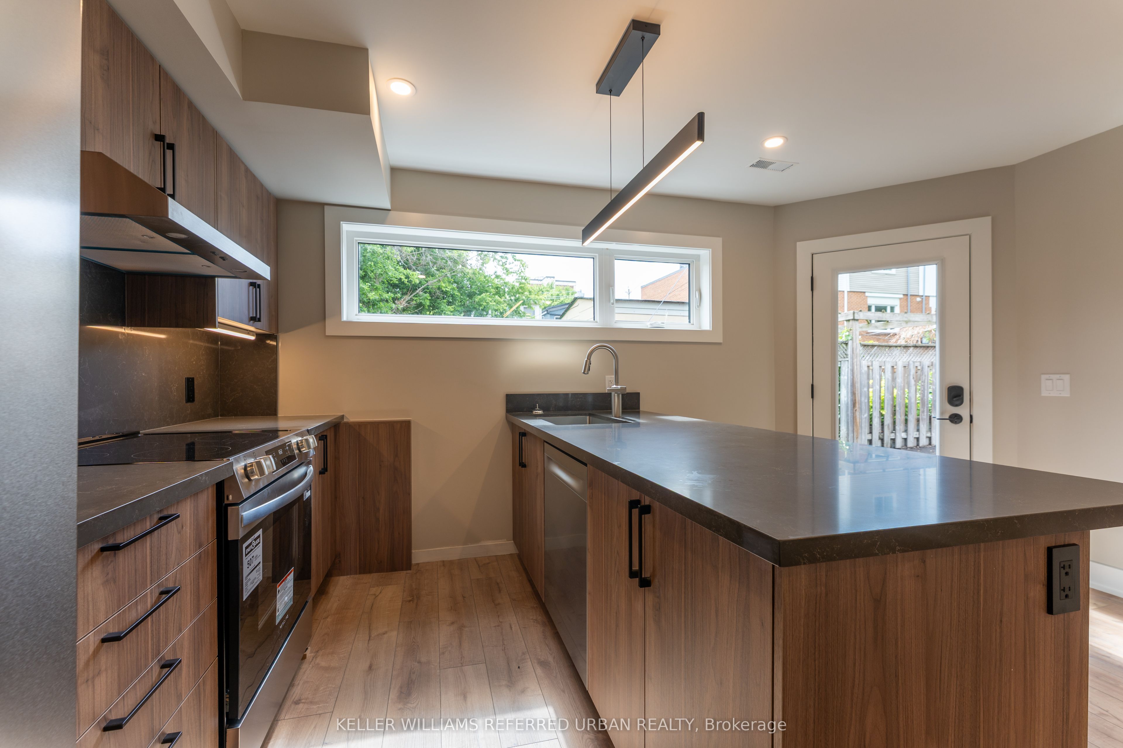 352 Jones Avenue 5, Toronto, ON M4J 3G3 photo 5