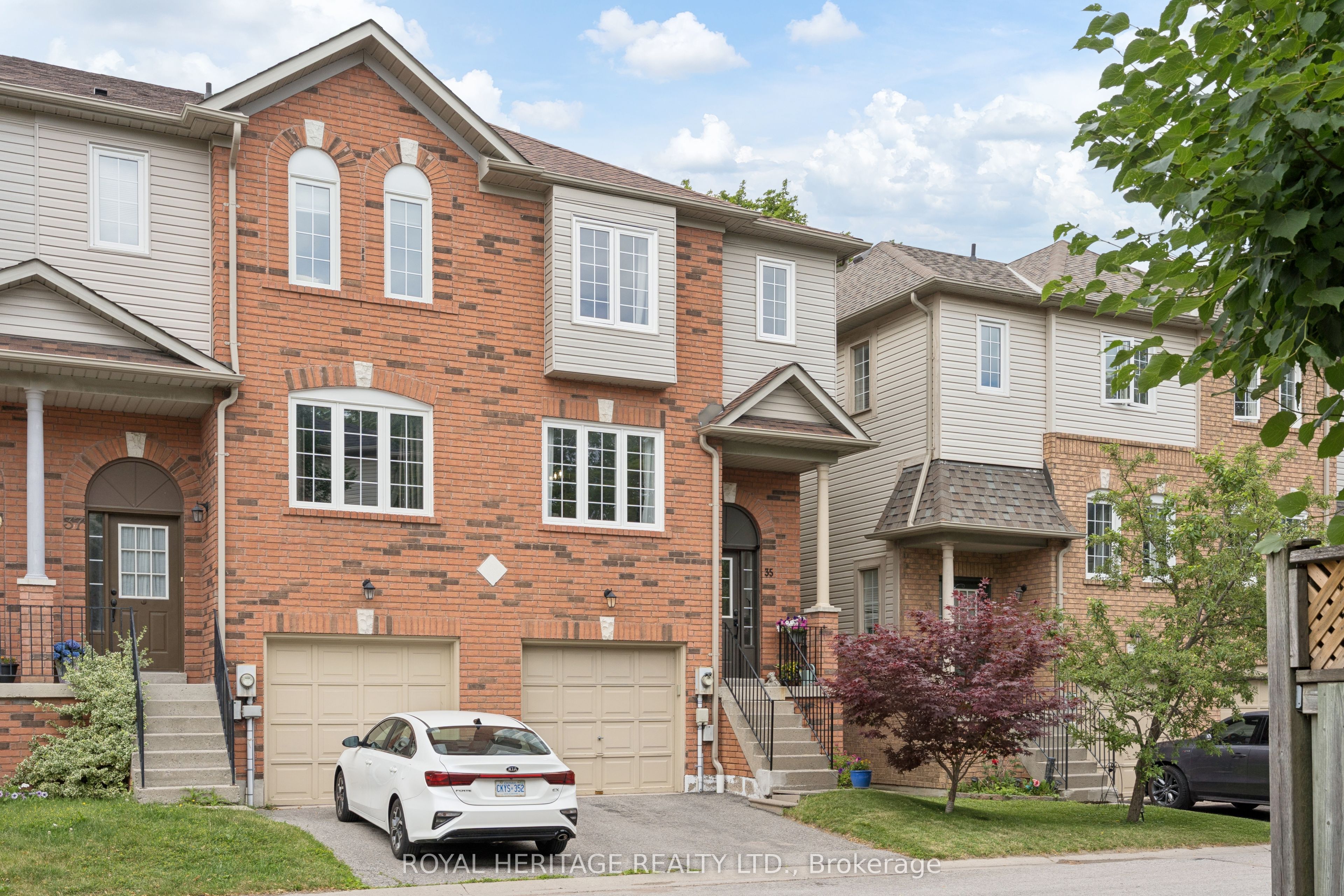 35 Aspen Park Way, Whitby, ON L1N 9M6 photo 3