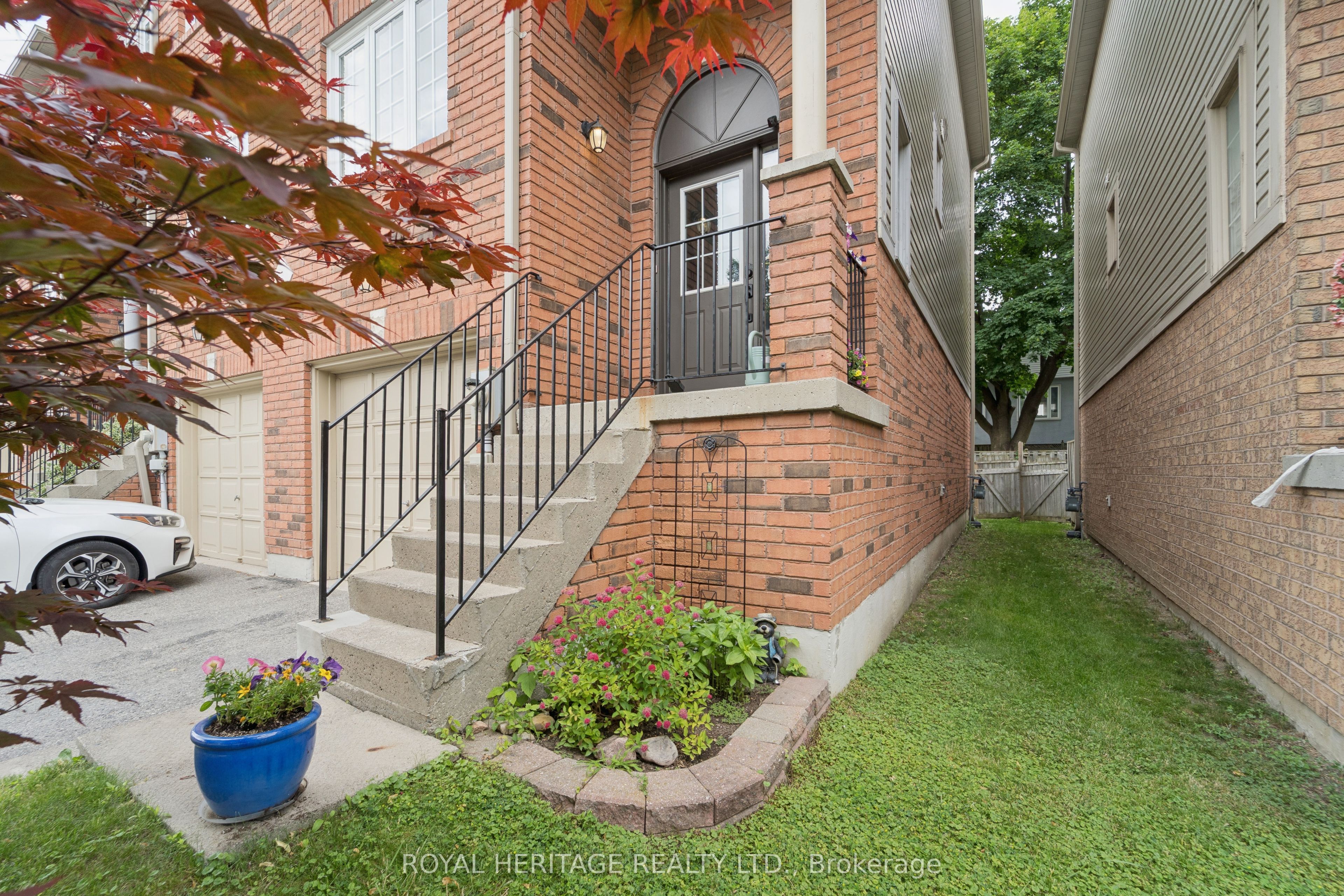 35 Aspen Park Way, Whitby, ON L1N 9M6 photo 4