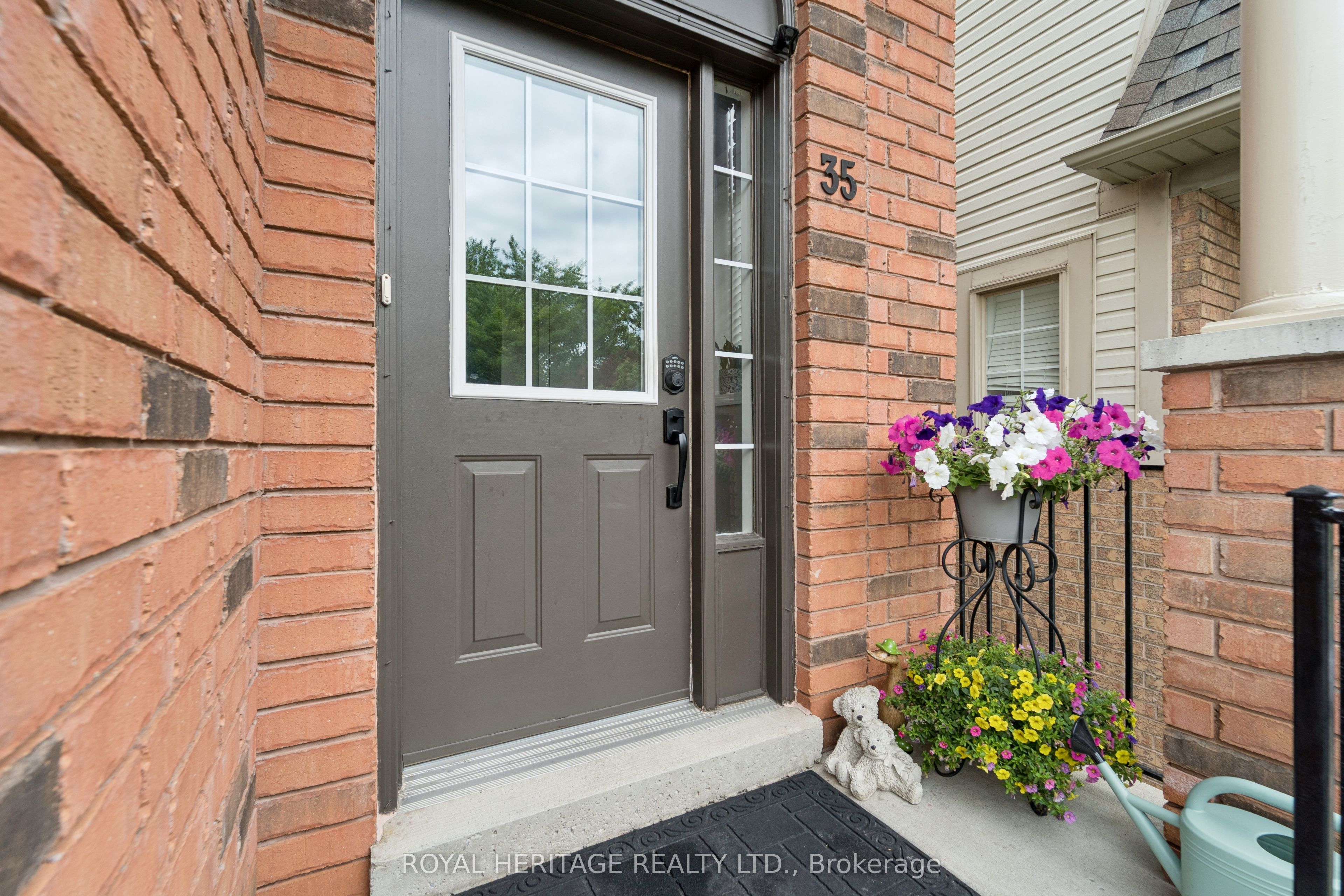 35 Aspen Park Way, Whitby, ON L1N 9M6 photo 5