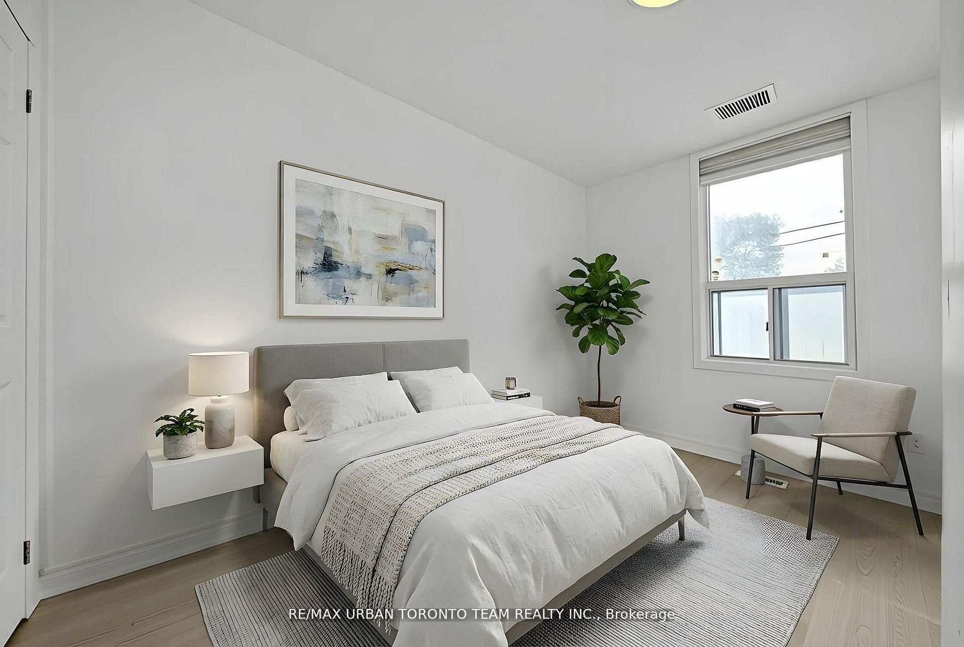 880 Dundas Street E Main, Toronto, ON M4M 1R3 photo 2