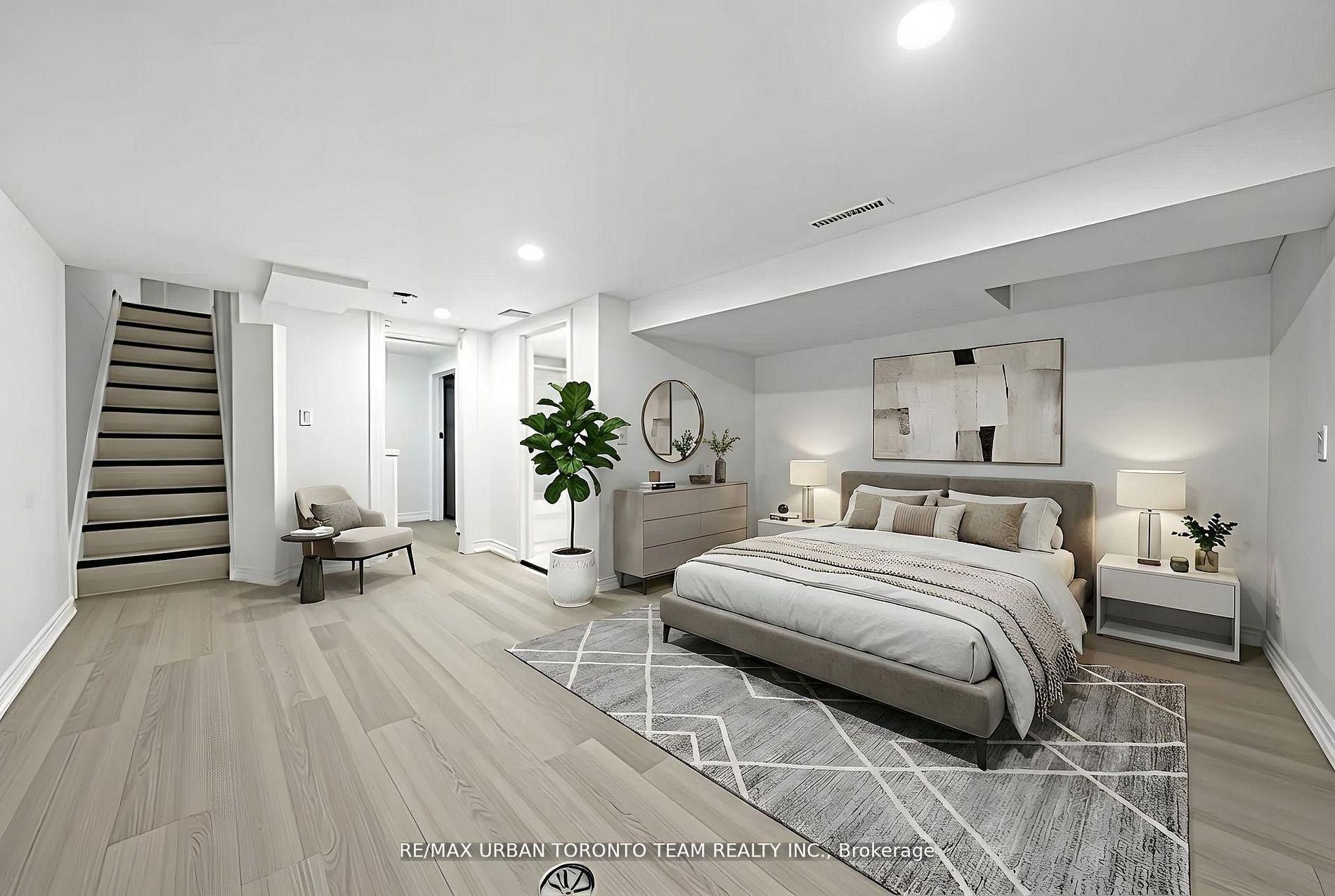 880 Dundas Street E Main, Toronto, ON M4M 1R3 photo 4