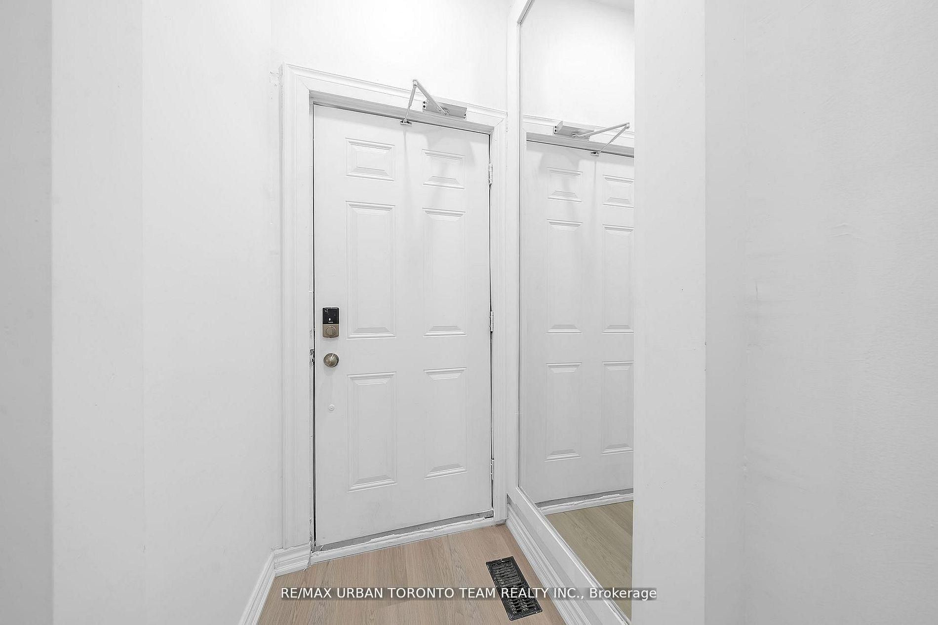 880 Dundas Street E Main, Toronto, ON M4M 1R3 photo 5