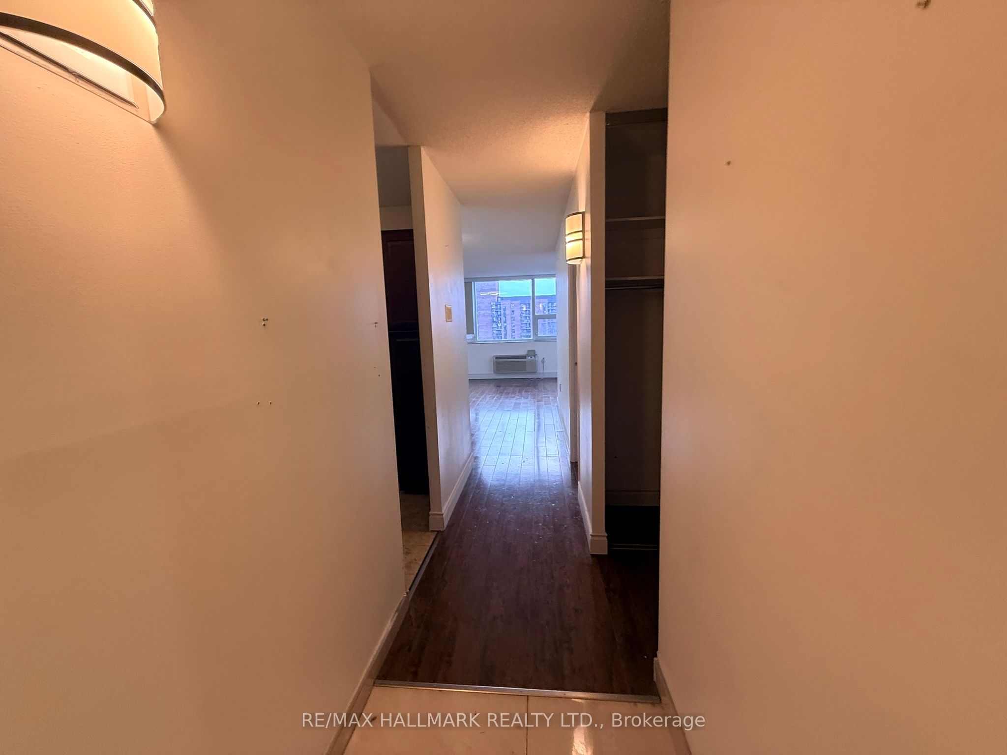 121 Ling Road 1612, Toronto, ON M1E 4Y2 photo 2