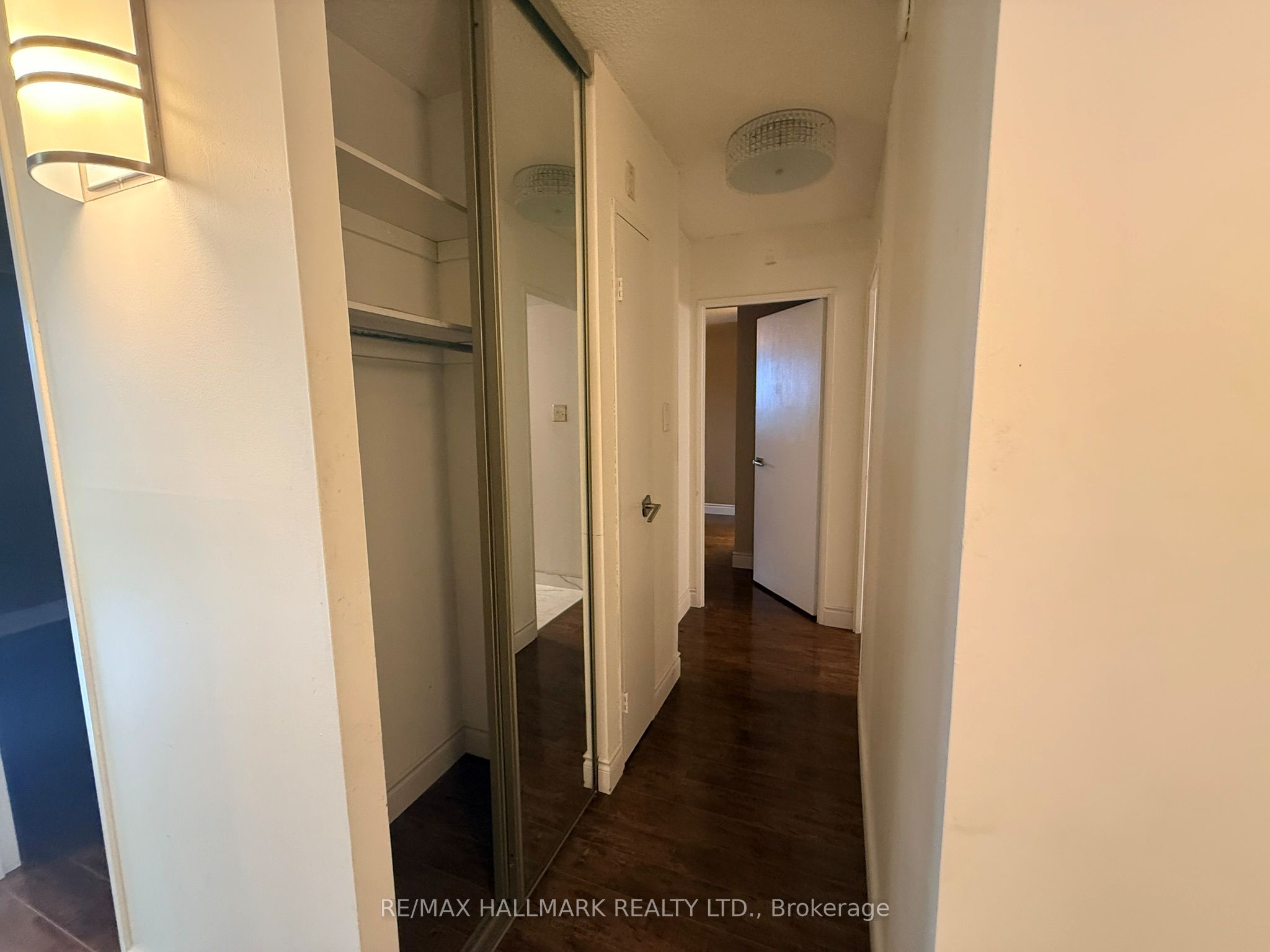 121 Ling Road 1612, Toronto, ON M1E 4Y2 photo 3
