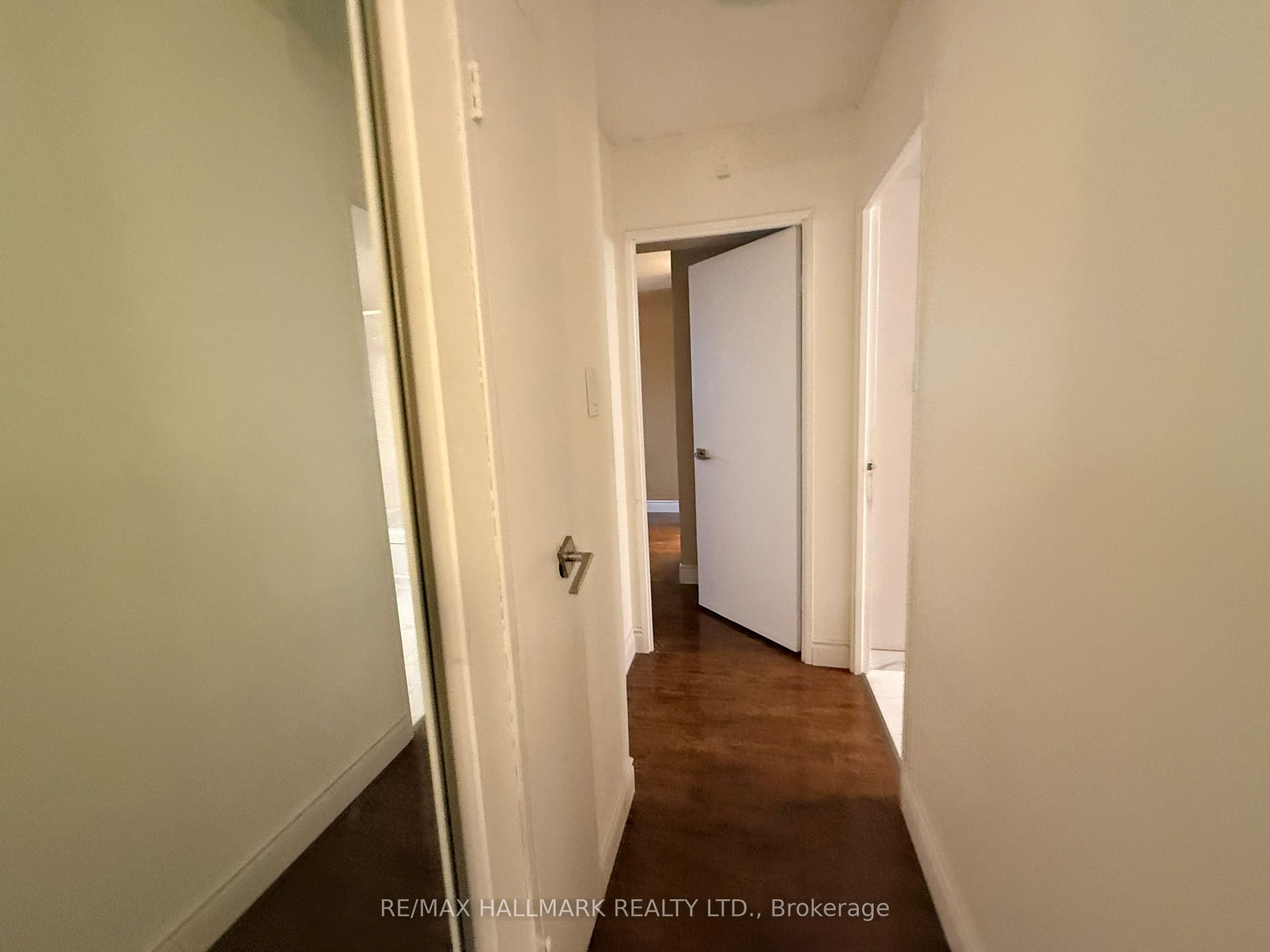121 Ling Road 1612, Toronto, ON M1E 4Y2 photo 4