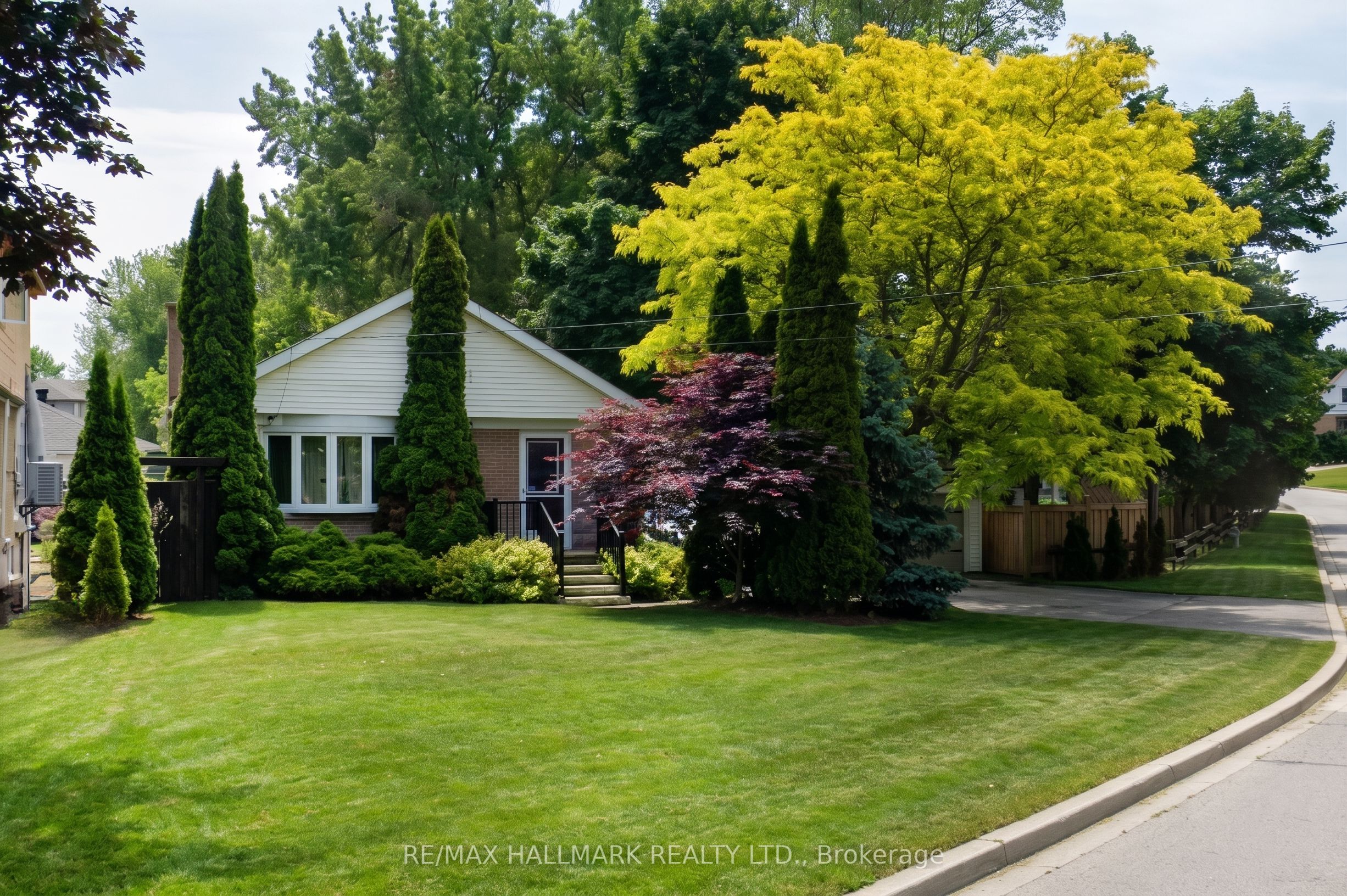89 Scarborough Heights Boulevard, Toronto, ON M1M 2V5 photo 3