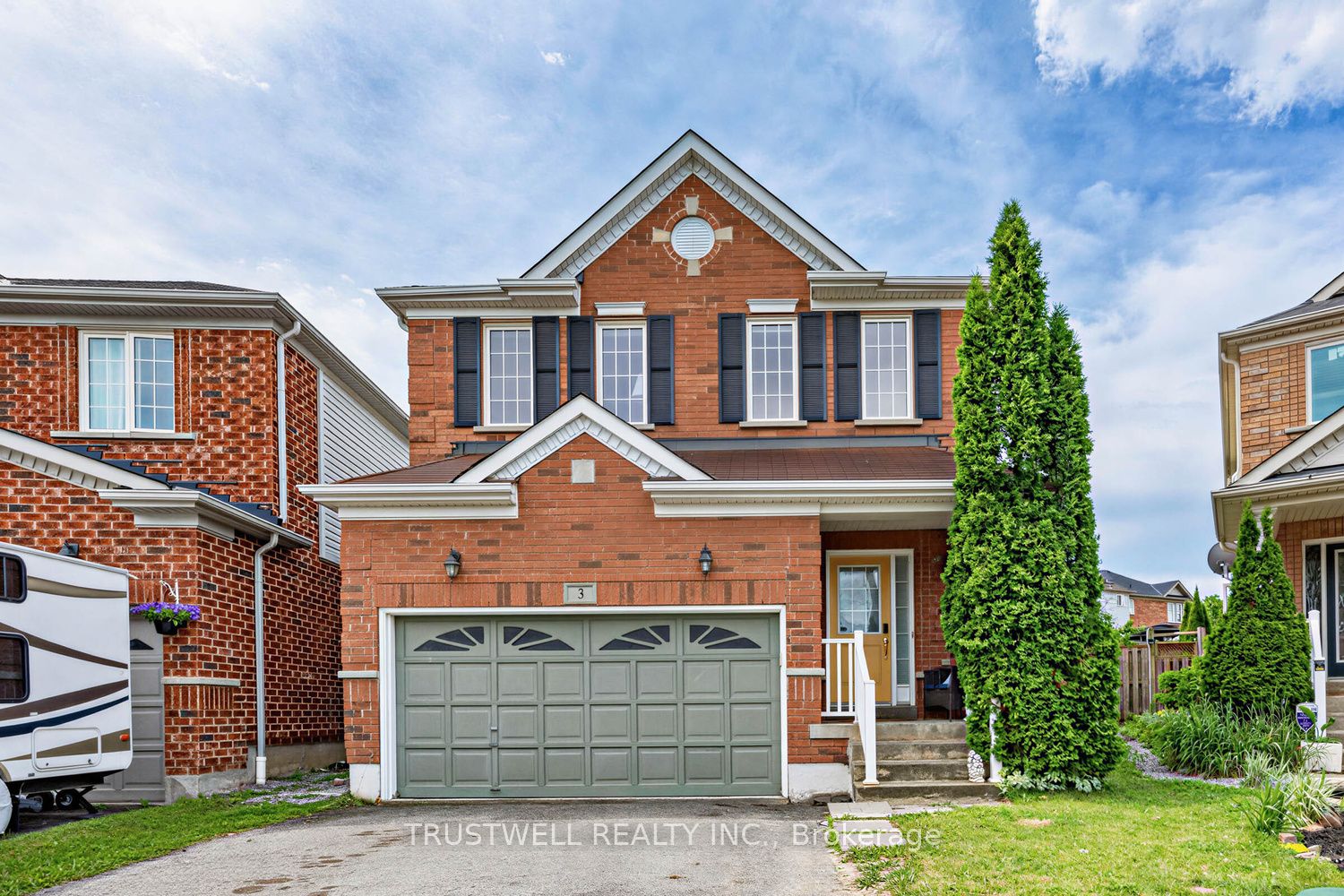3 Waldron Court, Ajax, ON L1T 4X2 photo 2