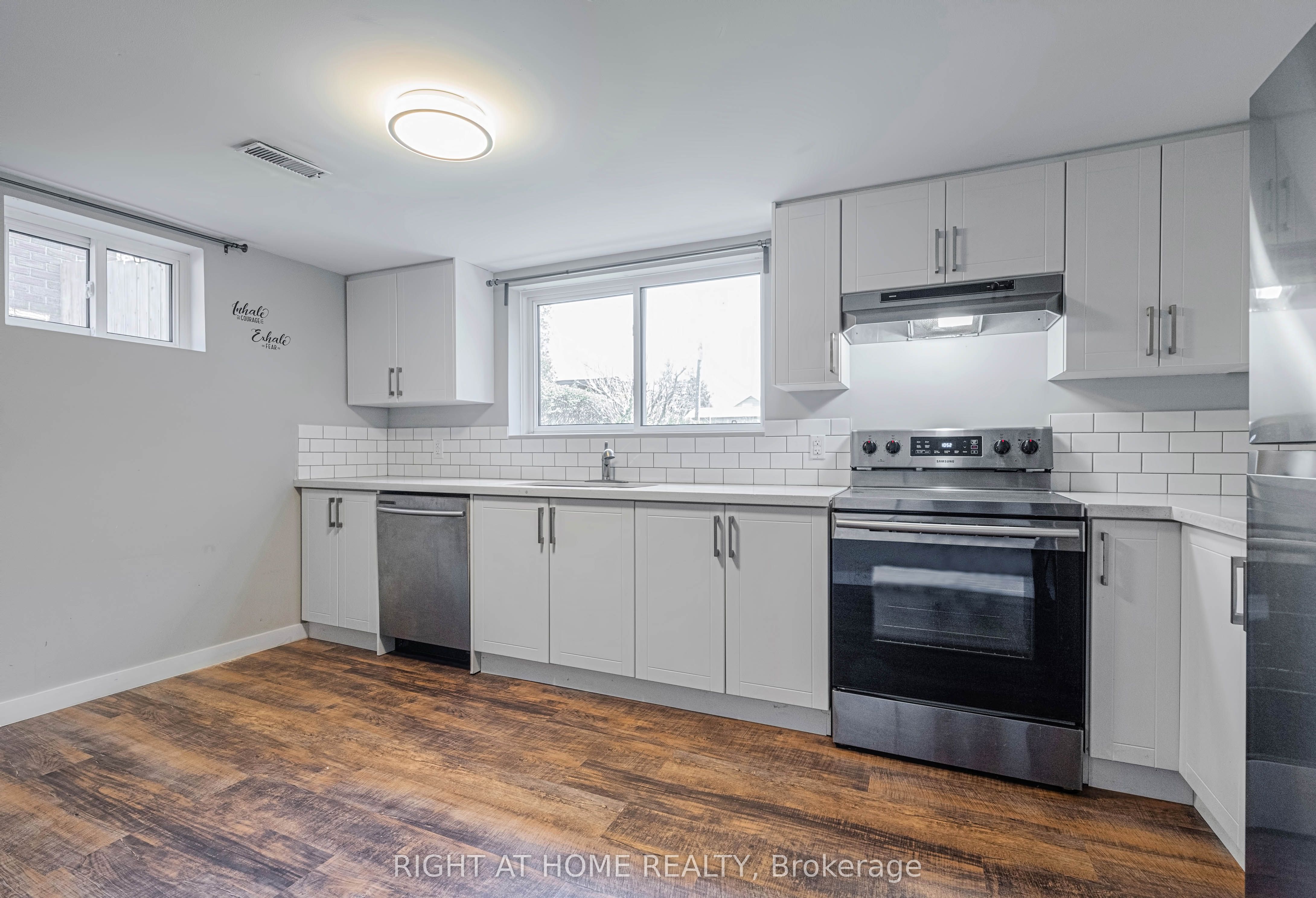 297 Geneva Avenue Lower, Oshawa, ON L1J 1L9 photo 4