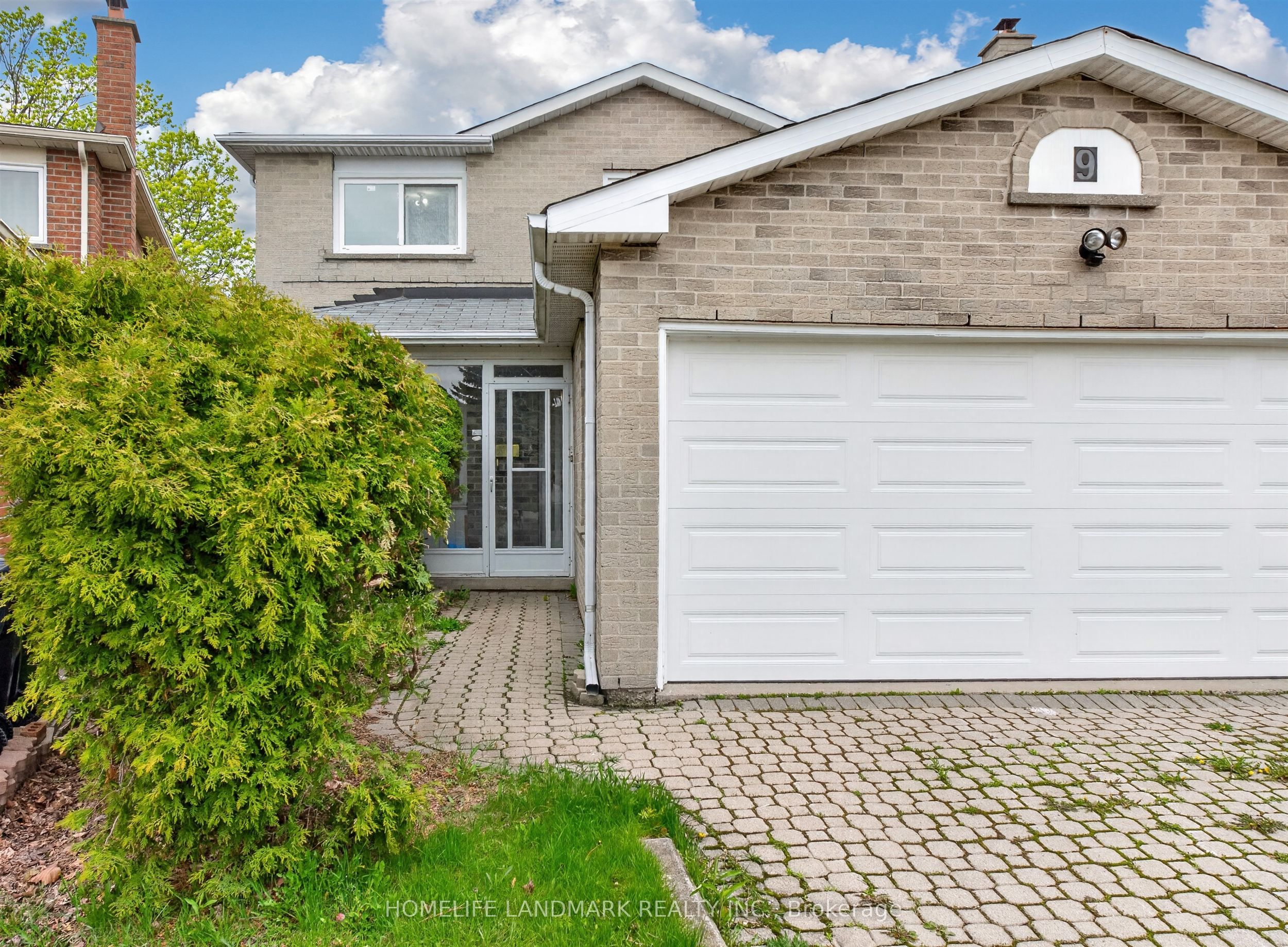 9 Montague Place, Toronto, ON M1W 3V5