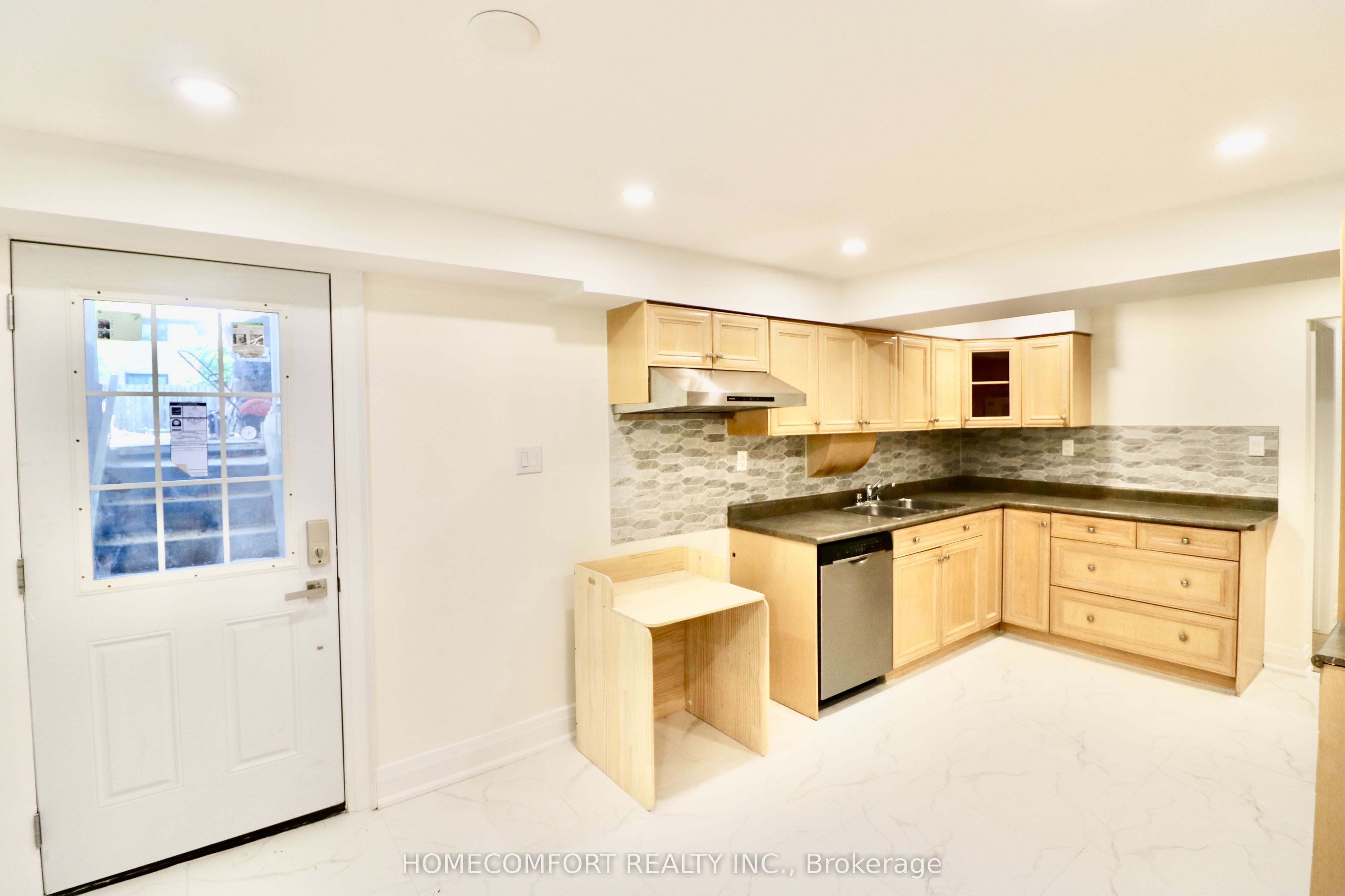 69 Fairglen Avenue Semi Basement, Toronto, ON M1T 1G8 photo 4