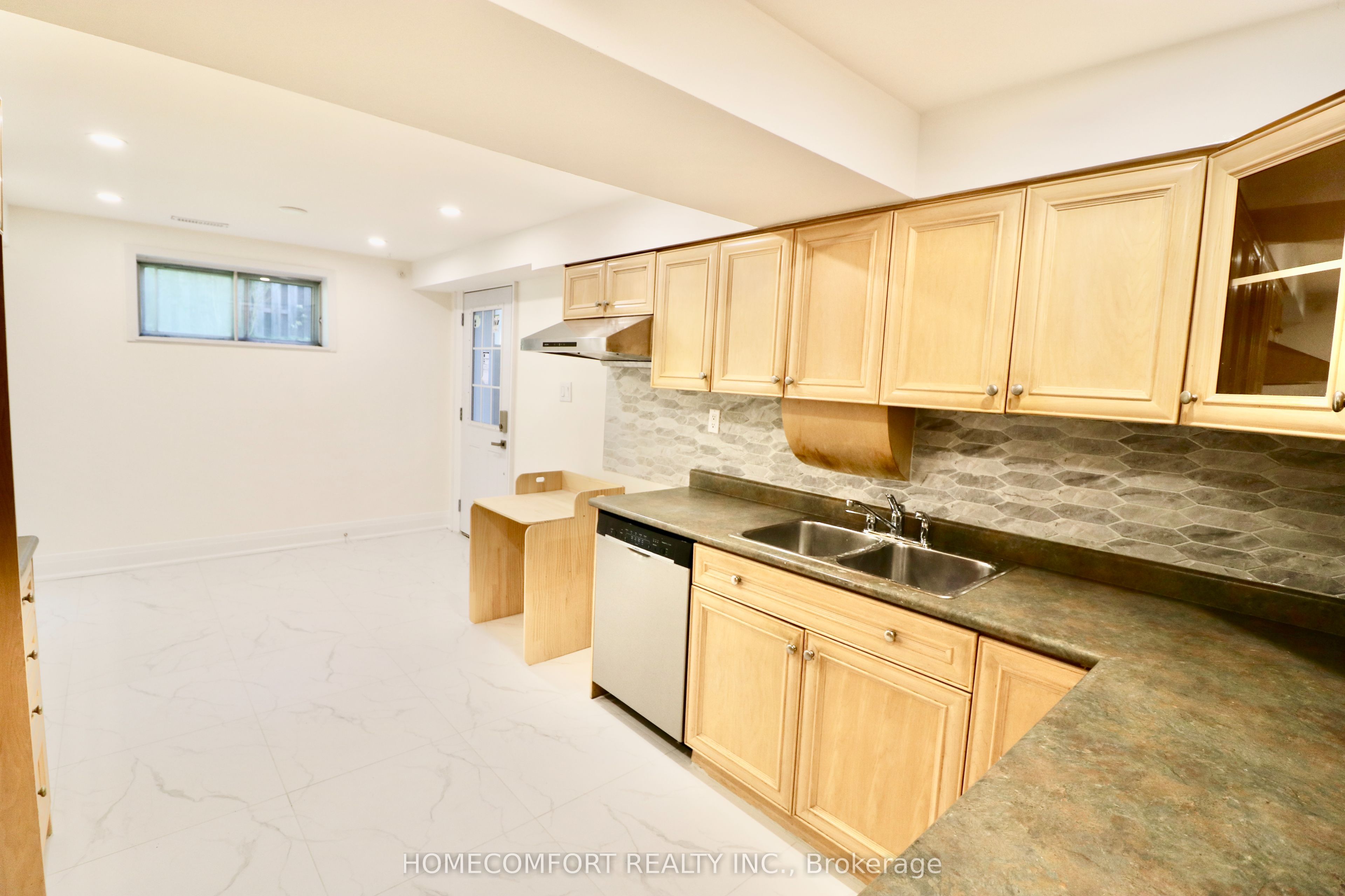 69 Fairglen Avenue Semi Basement, Toronto, ON M1T 1G8 photo 5