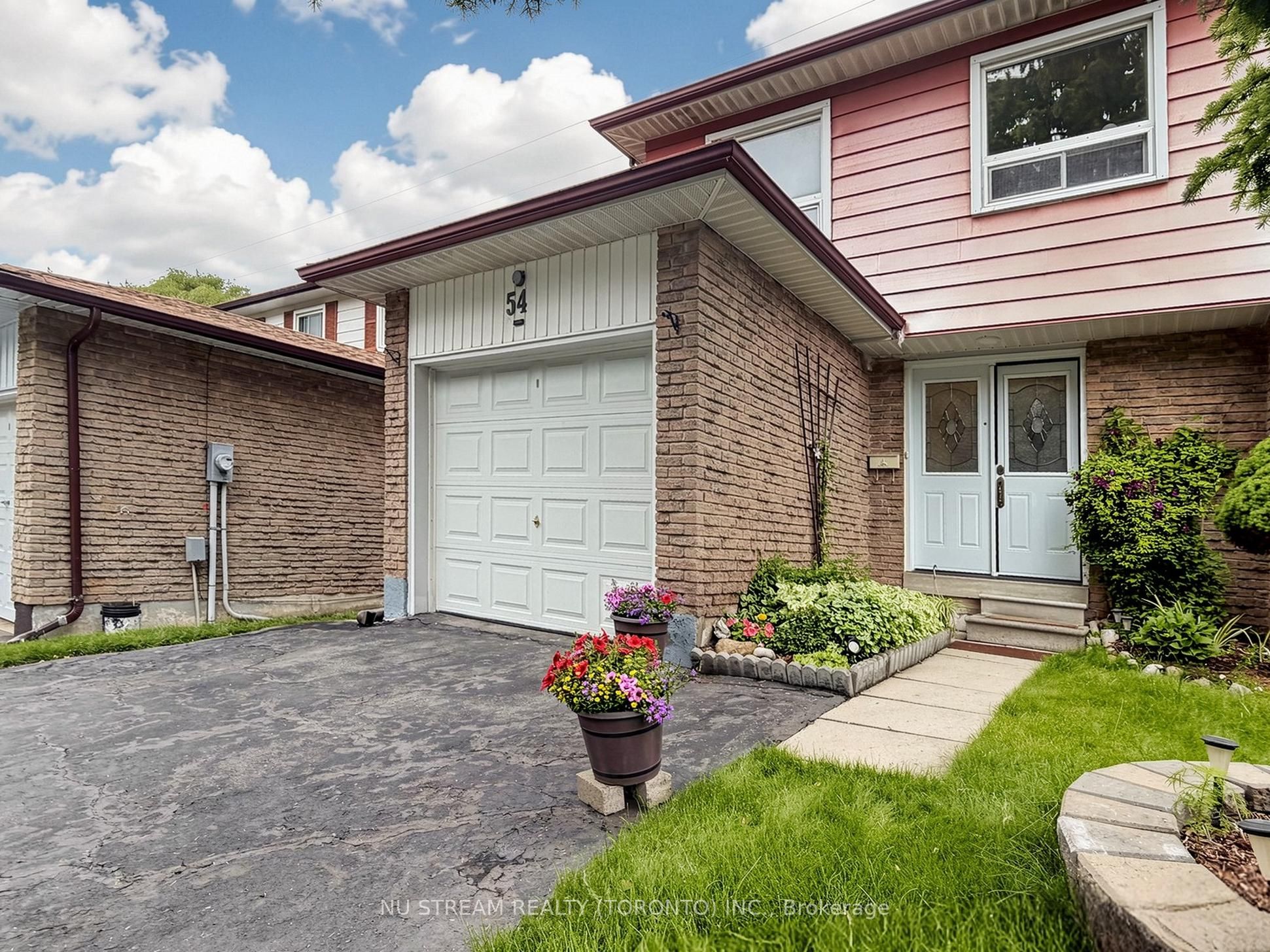 54 Ashridge Drive, Toronto, ON M1V 1P2 photo 2