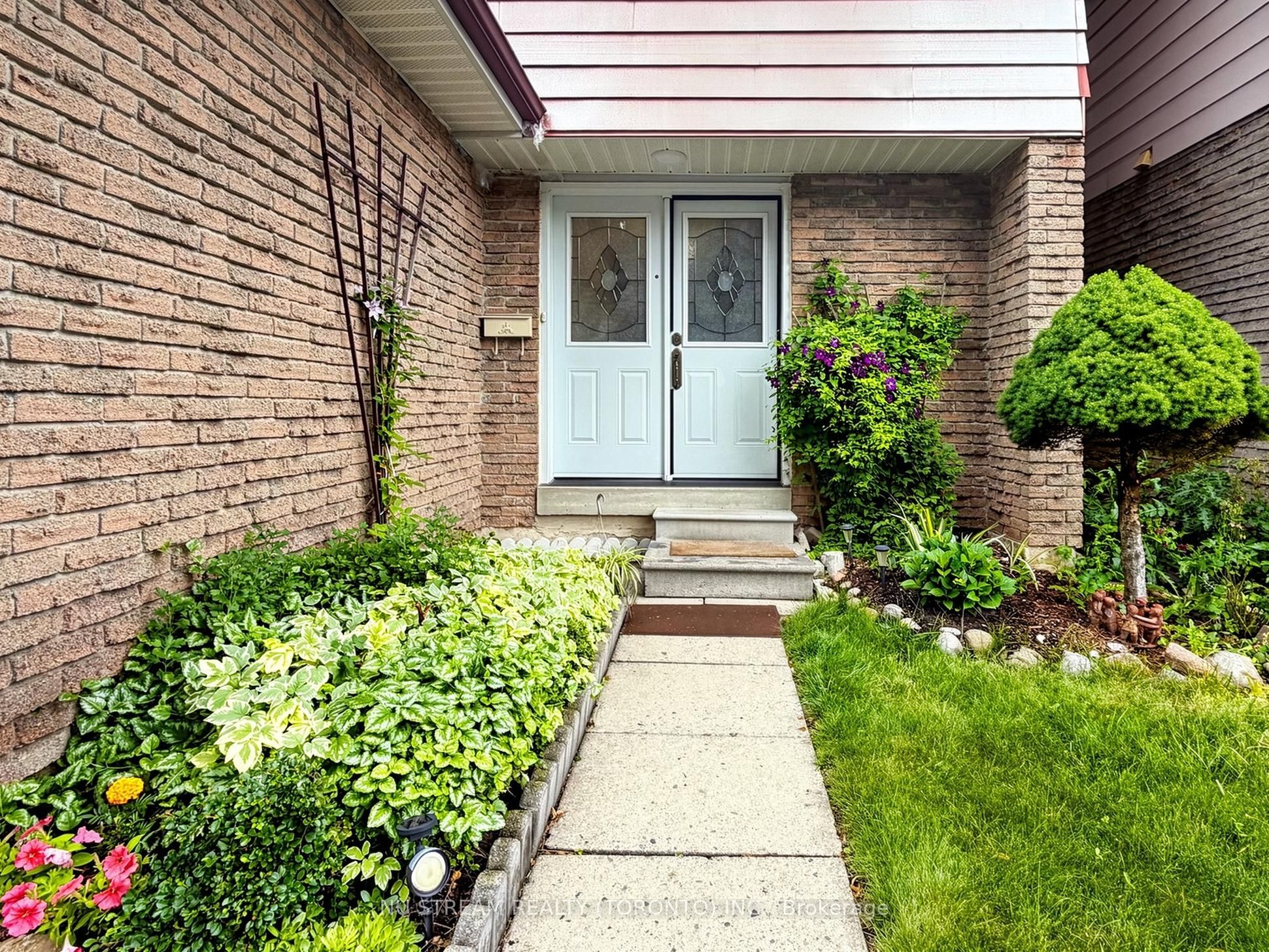 54 Ashridge Drive, Toronto, ON M1V 1P2 photo 3