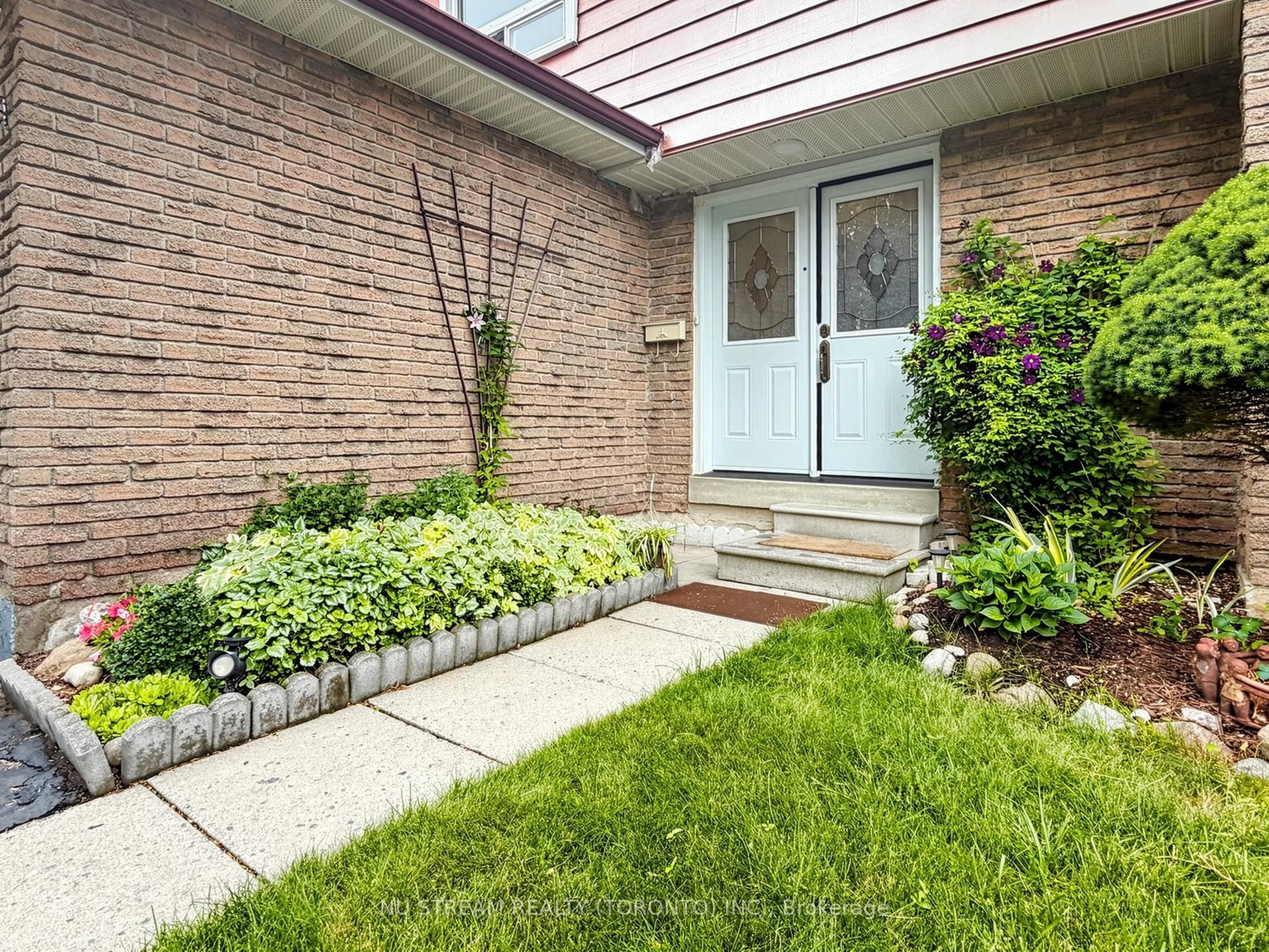 54 Ashridge Drive, Toronto, ON M1V 1P2 photo 4