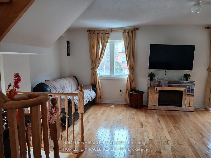 13 Vasto Lane, Toronto, ON M1M 0C6 photo 4