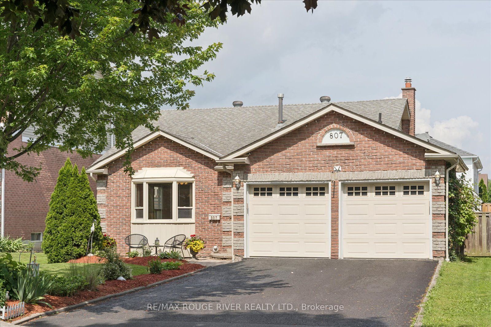 807 Red Maple Court, Whitby, ON L1N 7V7